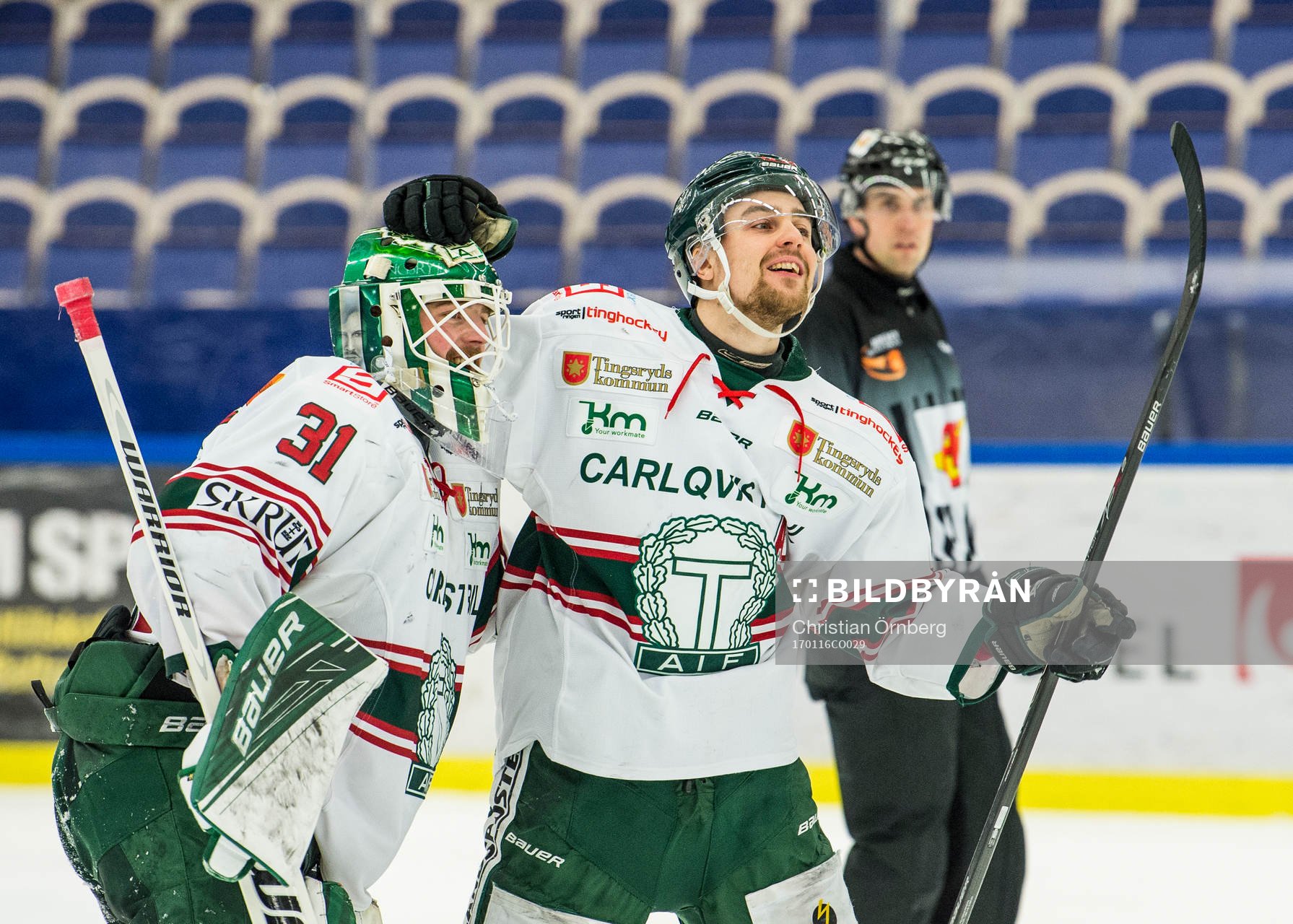 Tingsryds målvakt Niklas Rubin och Filip Owesson jublar