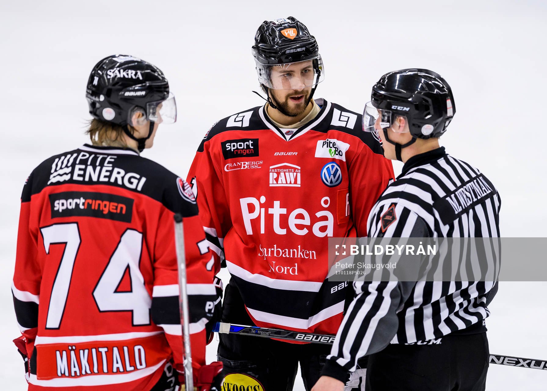 Piteås Petter Mäkitalo och Johannes Tornberg diskuterar