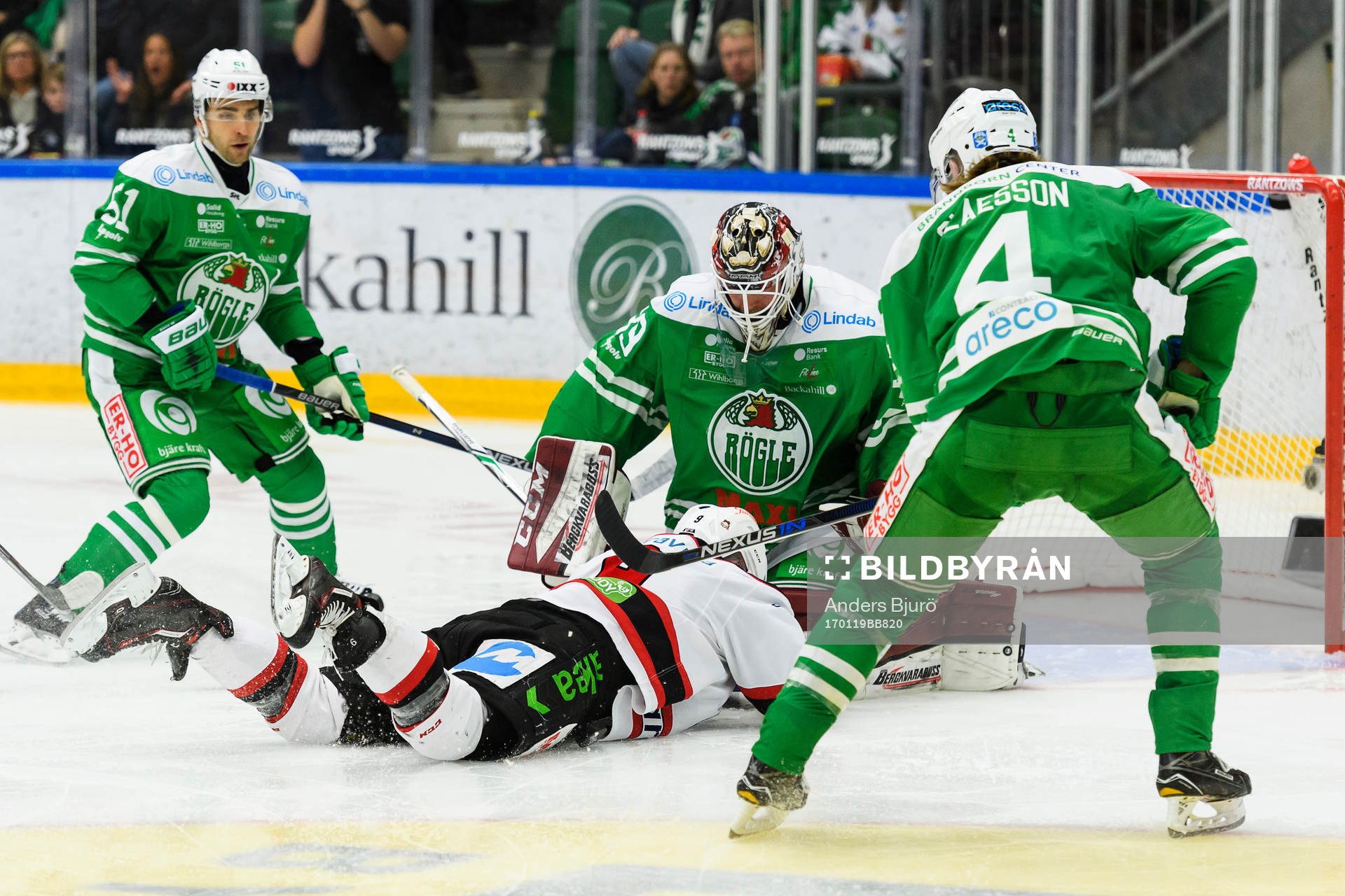 Malmö Redhawks Frederik Storm oroar framför Rögles