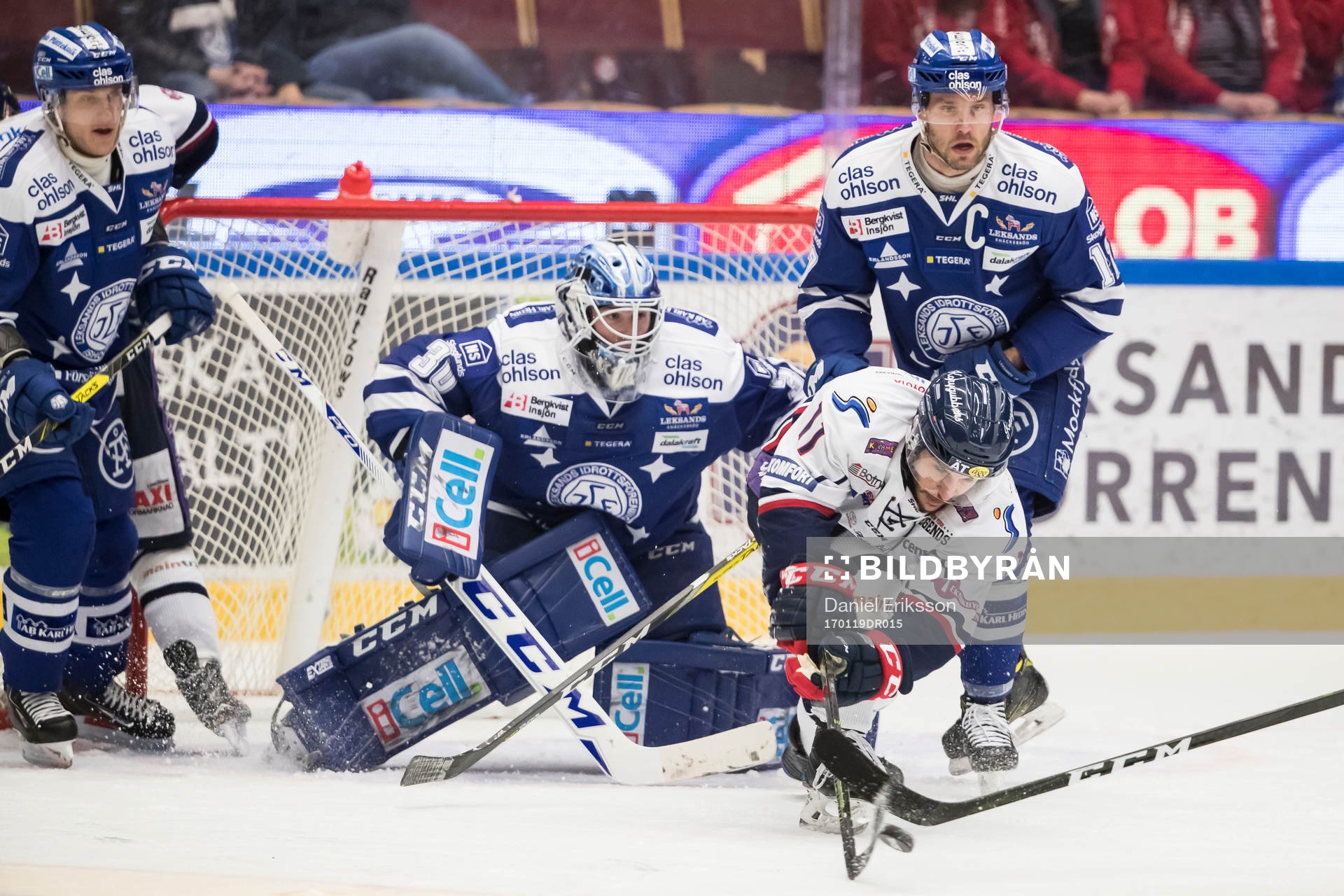 Linköpings Garret Roe Leksands målvakt Henrik Haukeland