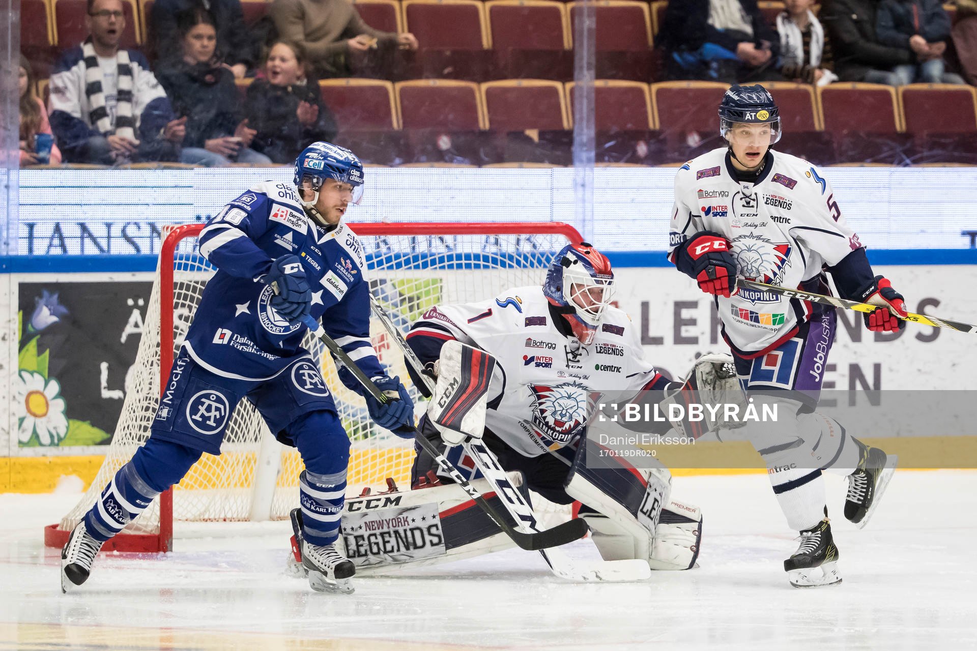 Leksands János Hári framför Linköpings målvakt Marcus