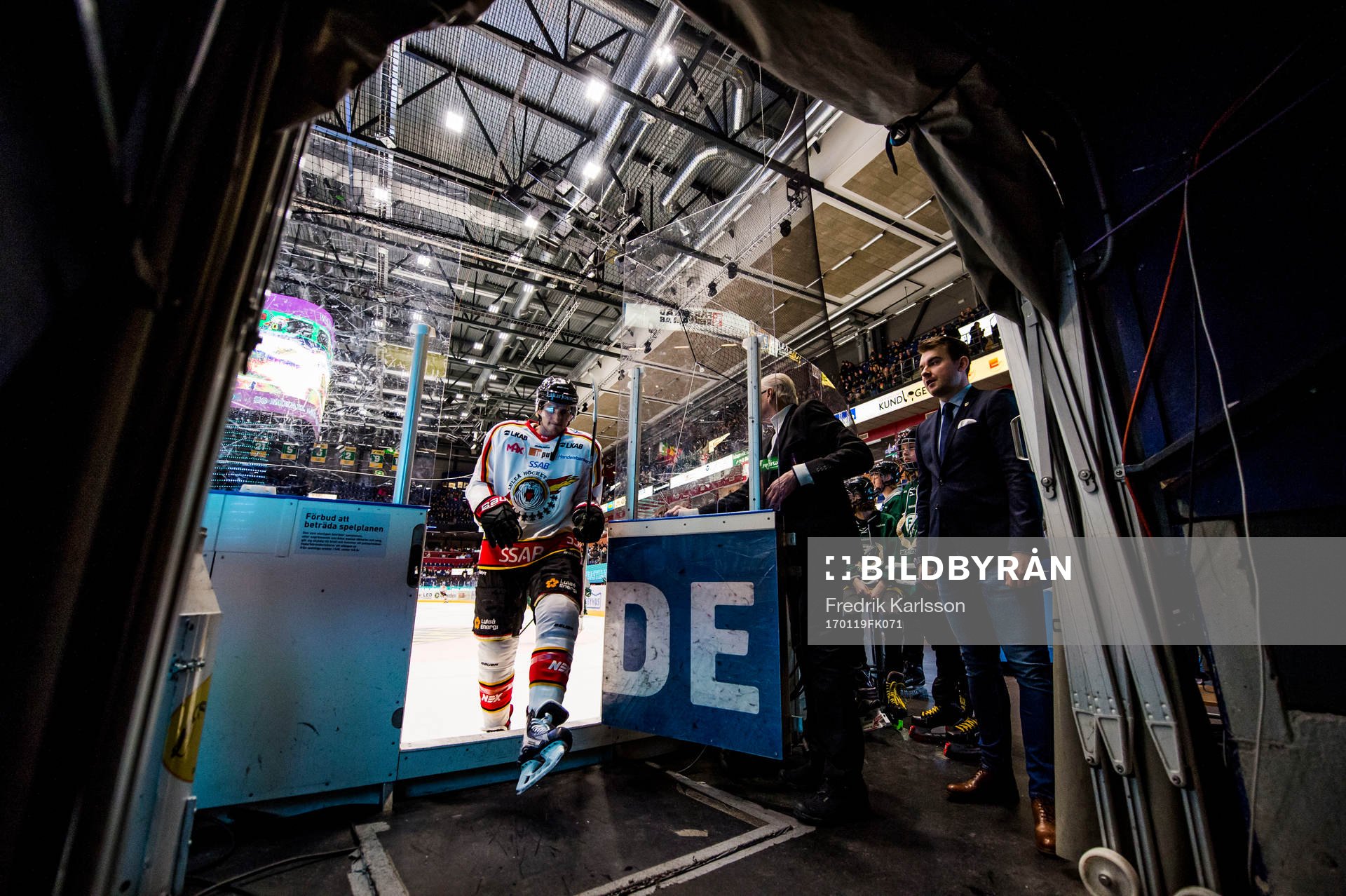 Luleås Anton Hedman går av isen