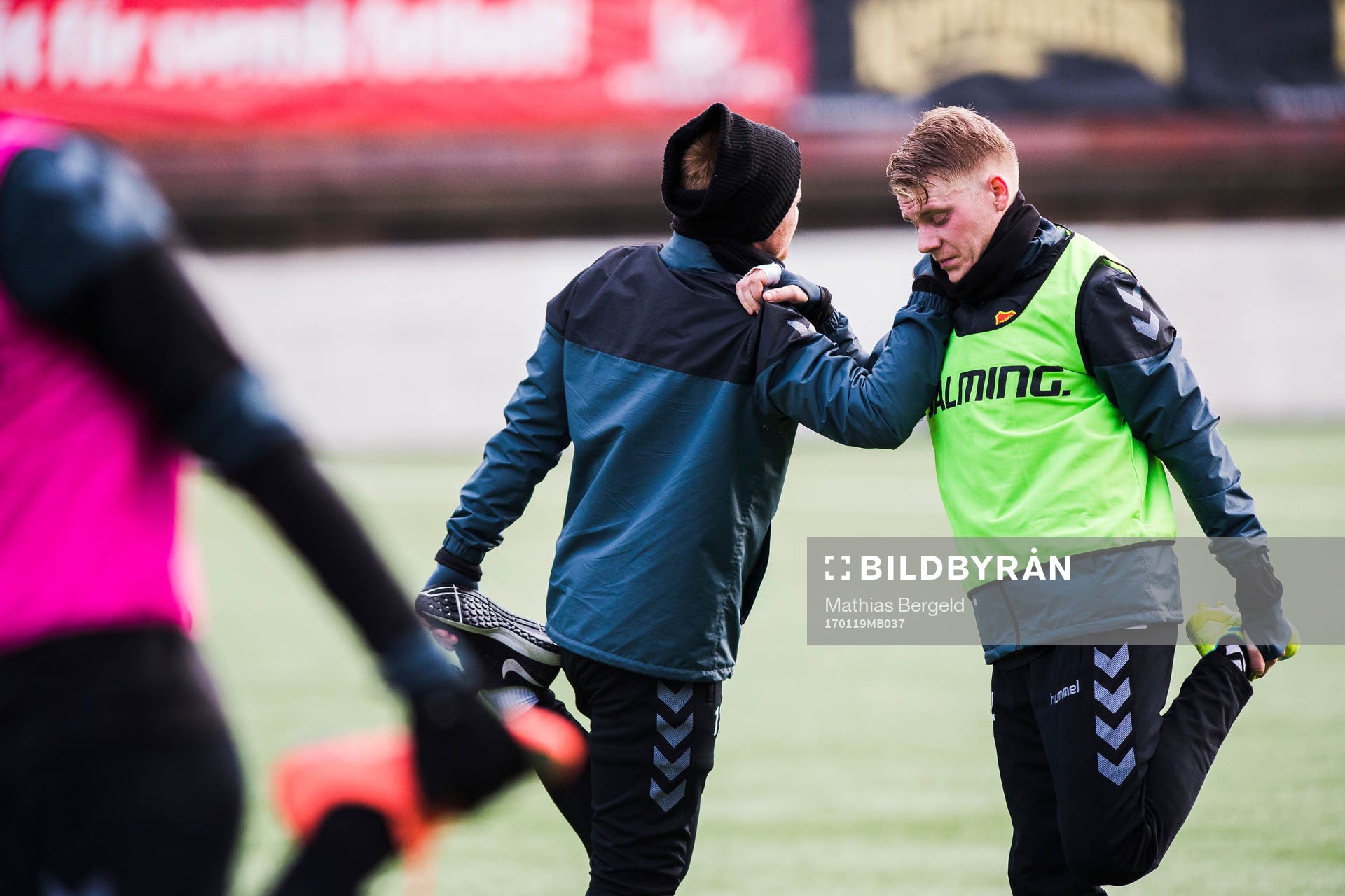 GAIS Dan Keat och Johan Svahn stretchar