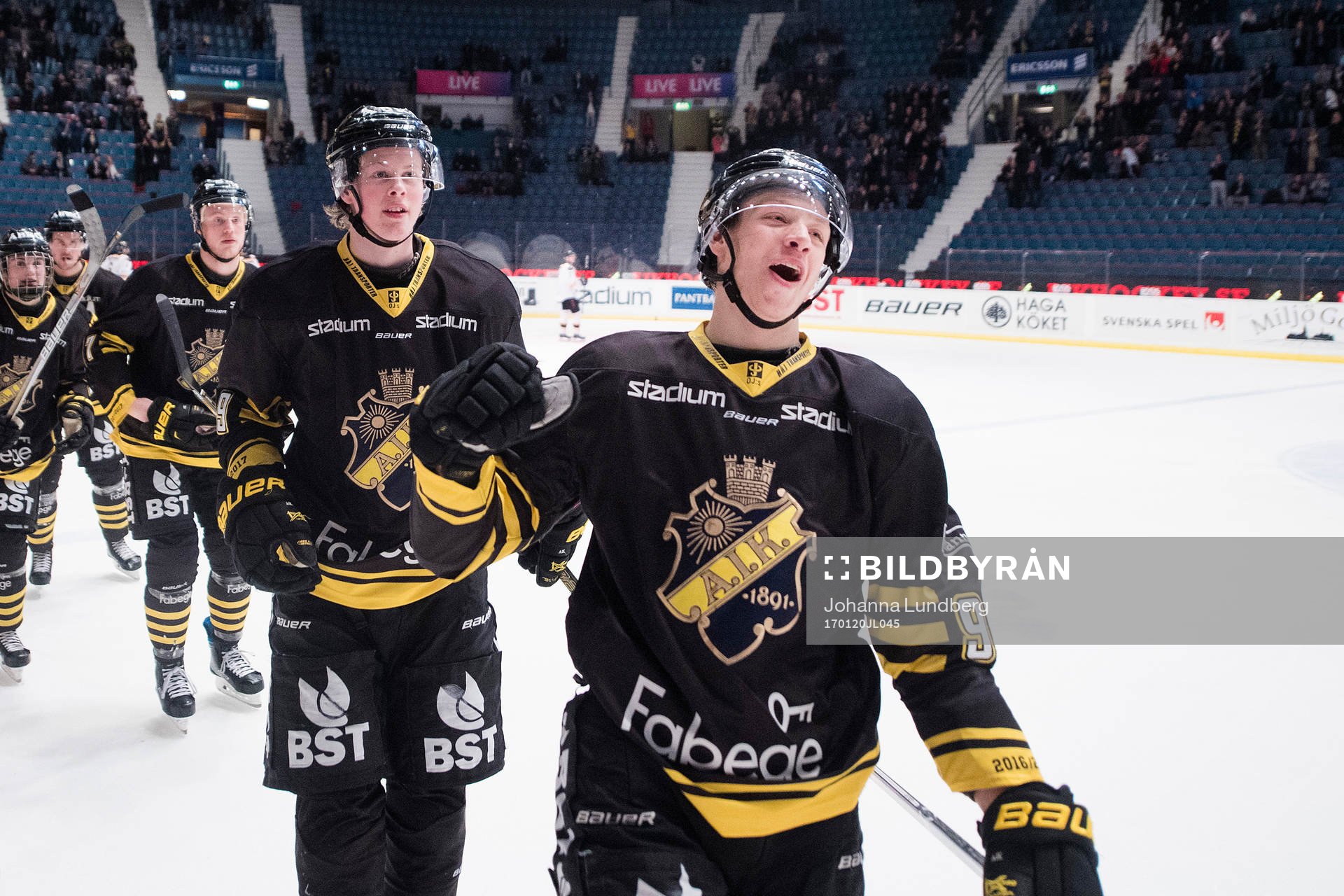 s Jesper Bratt jublar