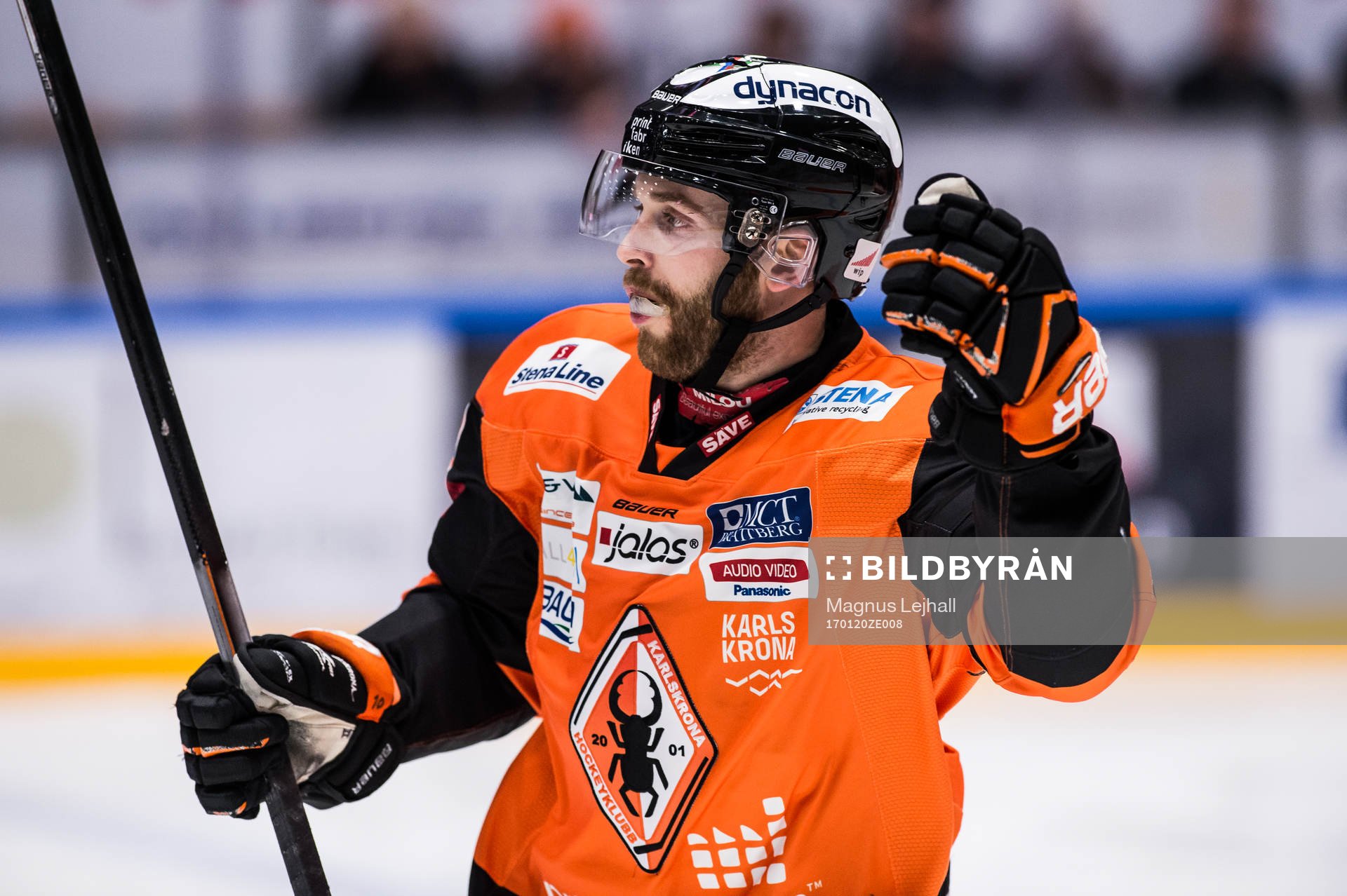 Karlskronas Mattias Guter går av isen