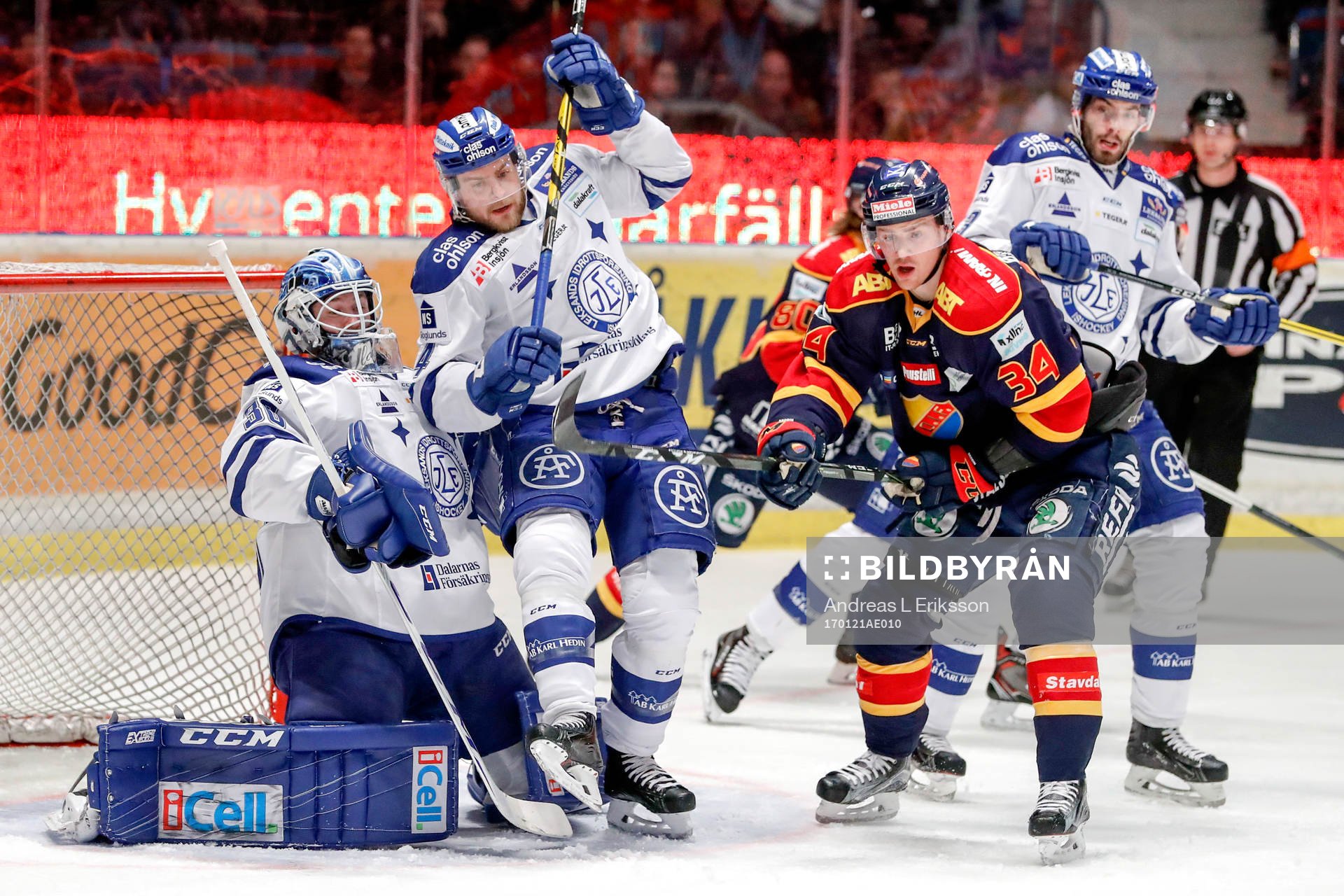 Djurgårdens Daniel Brodin oroar framför Leksands målvakt
