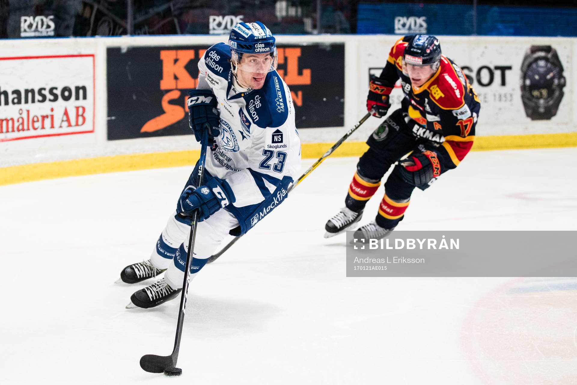 Leksands Sondre Olden jagas av Djurgårdens Henrik Eriksson