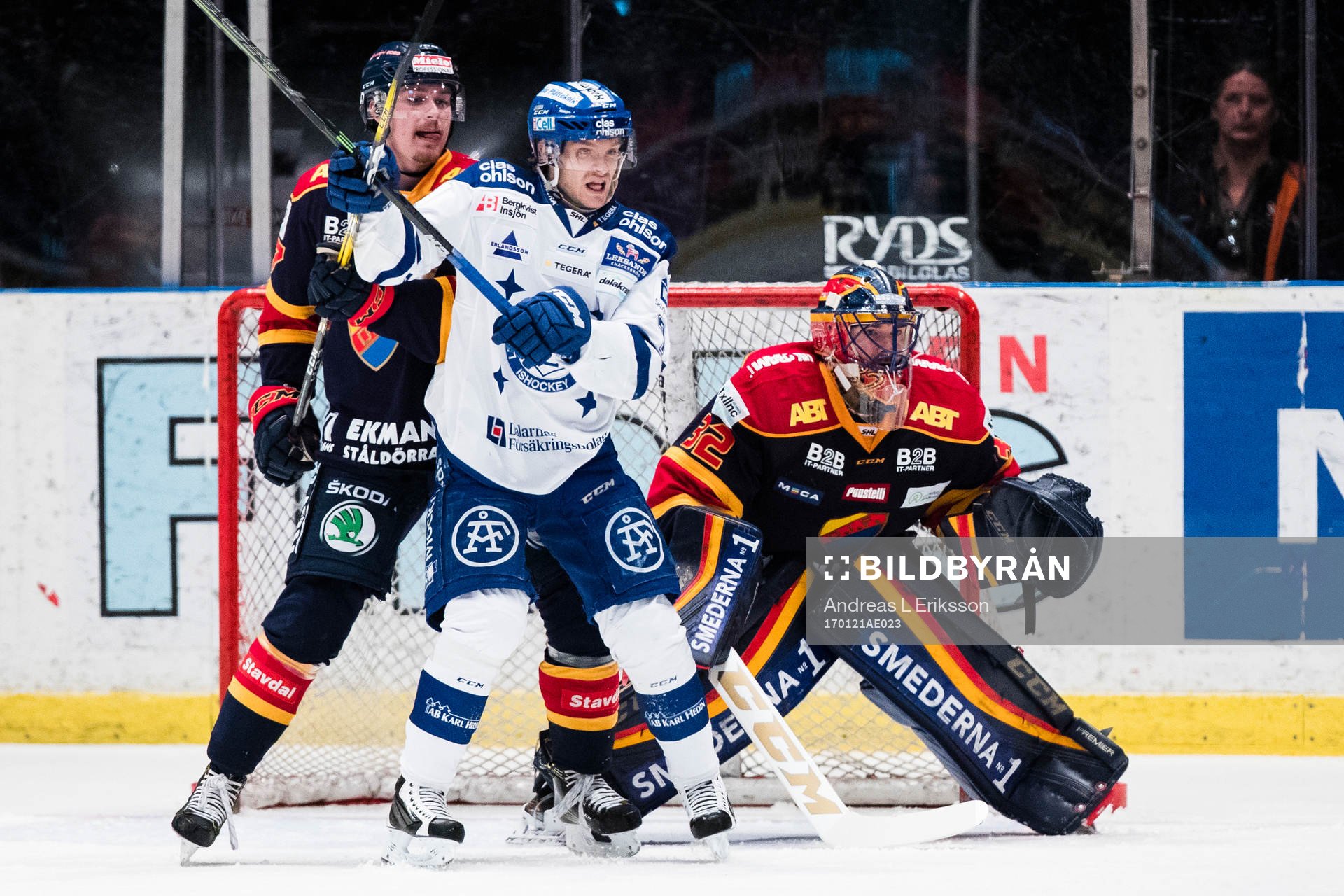 Leksands Johan Olofsson oroar framför  Djurgårdens Linus