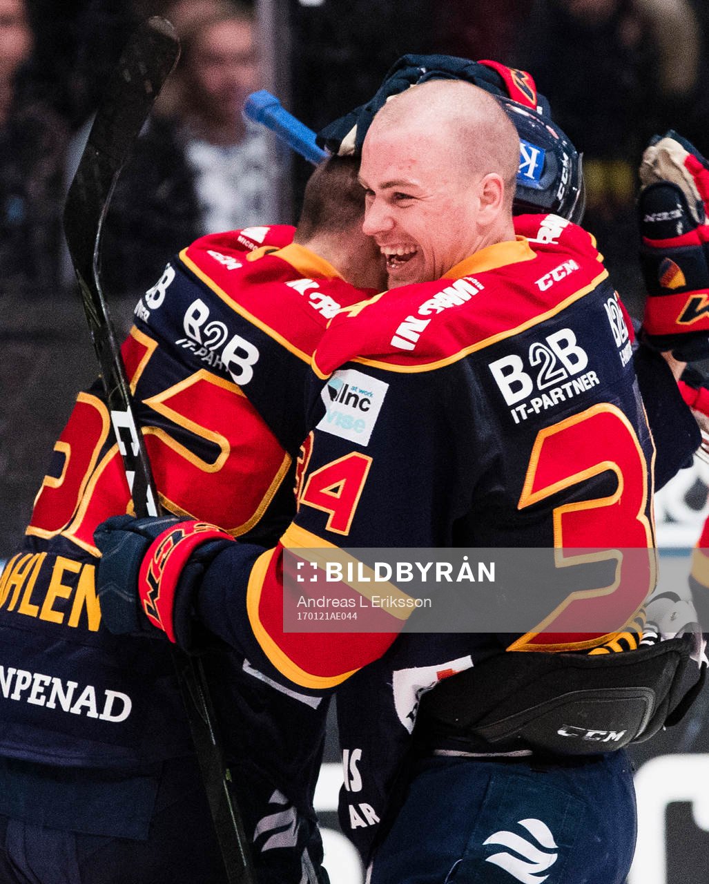Djurgårdens Mikael Ahlén och Daniel Brodin jublar