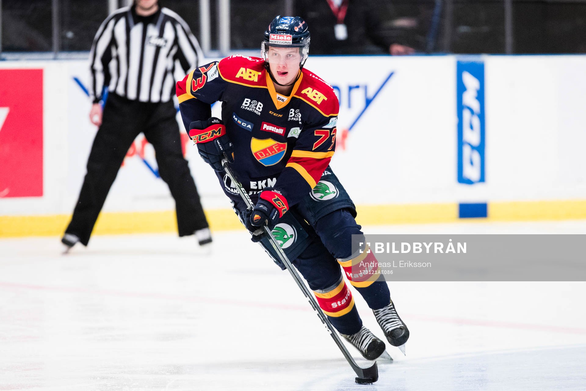 Djurgårdens Patrik Lundh med pucken