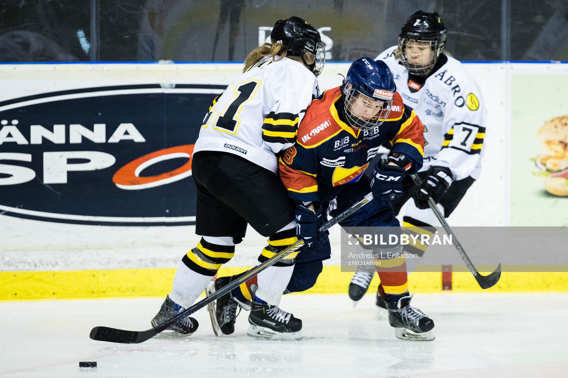 s AIK:s Emmy Alasalmi och Amanda Lundström