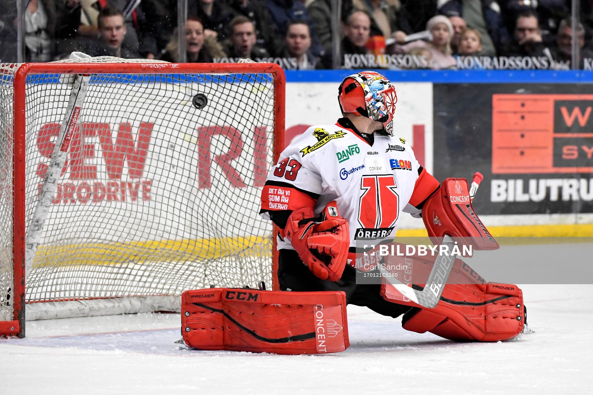 s Erik Brännström (ej i bild) gör 2-0 bakom Örebros