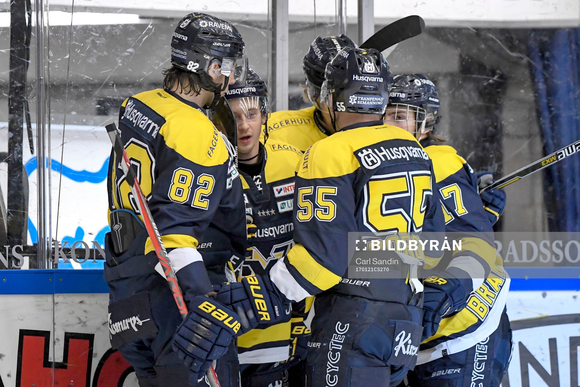 s Christoffer Törngren jublar med lagkamrater