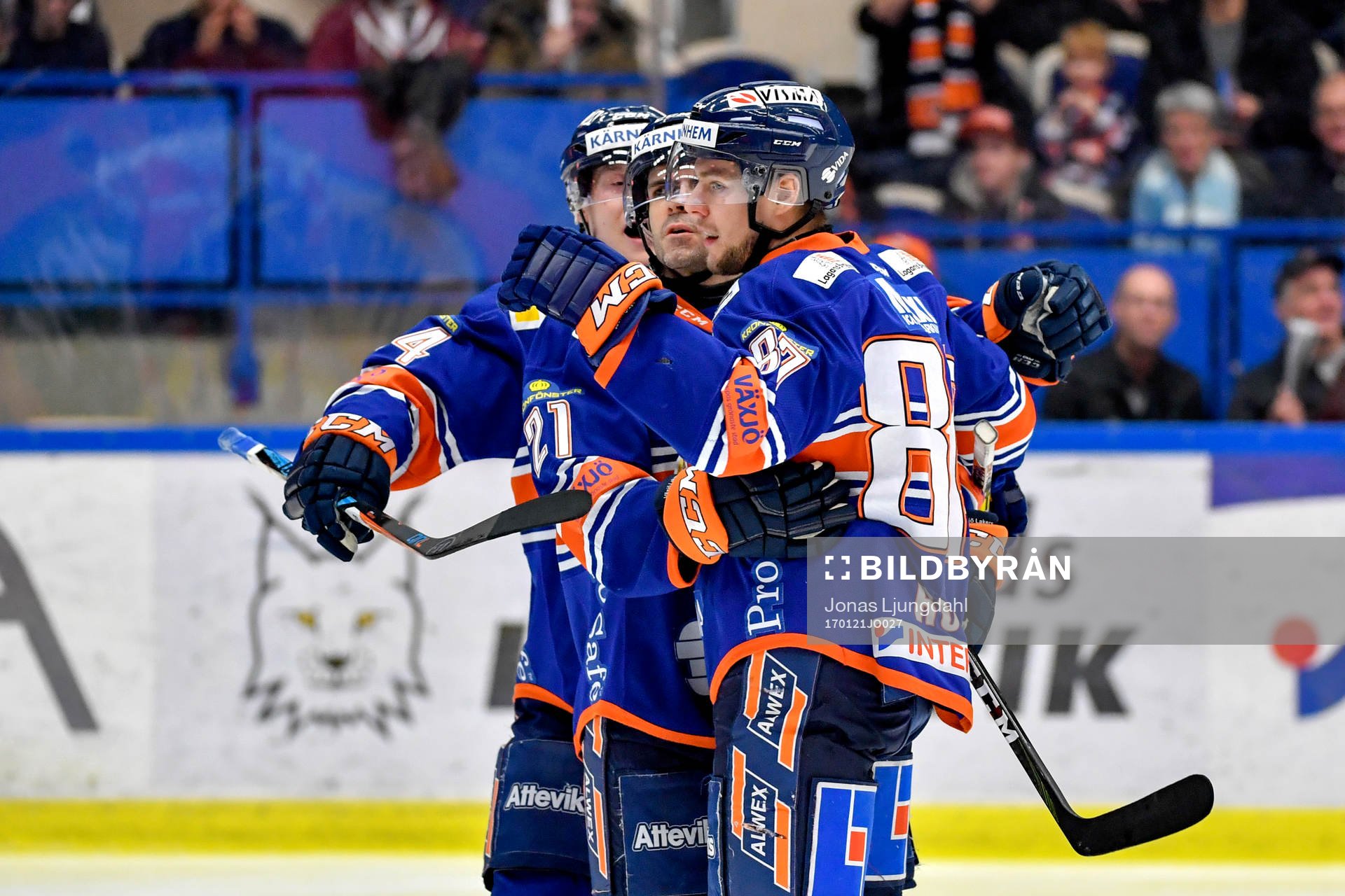 Växjös Robert Rosén jublar med lagkamrater