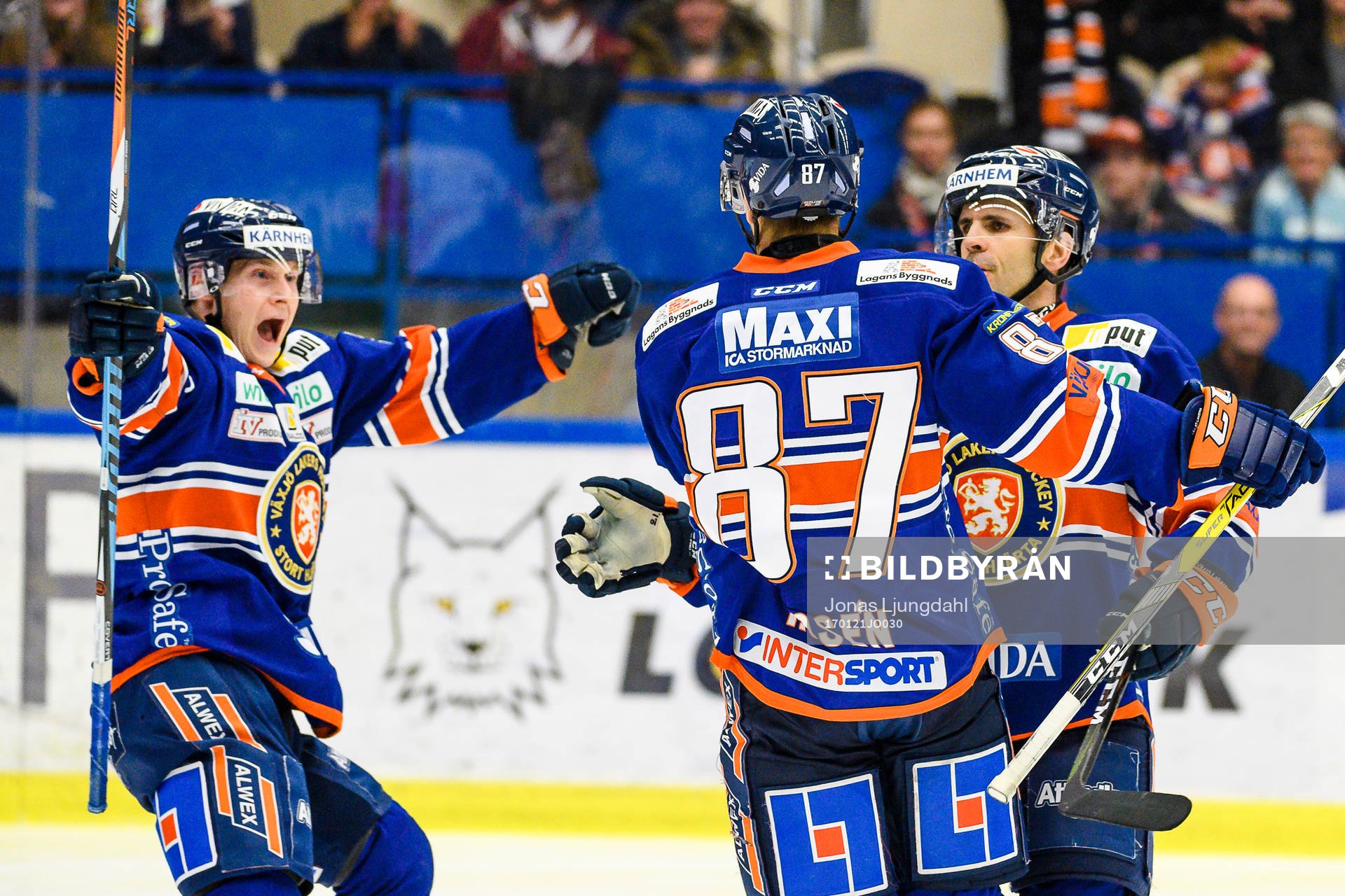 Växjös Olli Palola, Robert Rosén och Cory Murphy jublar