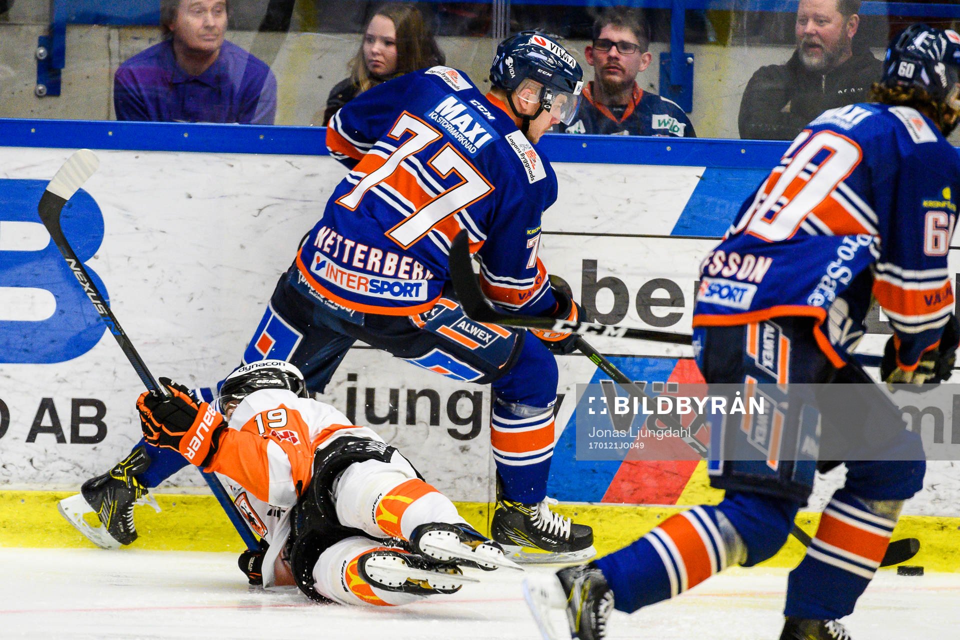 Karlskronas Kristoffer Söder faller