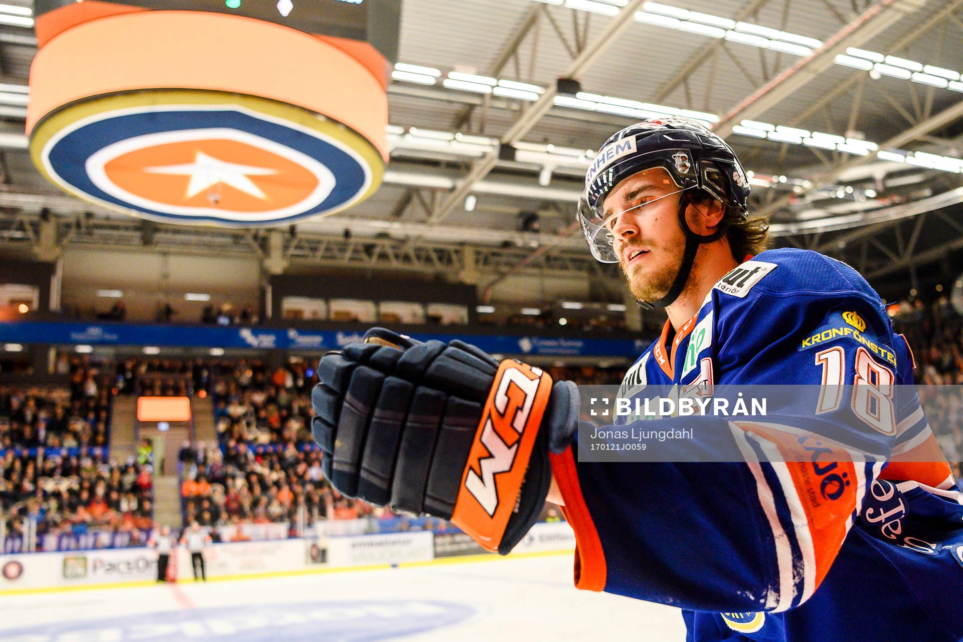 Växjös Dennis Everberg jublar