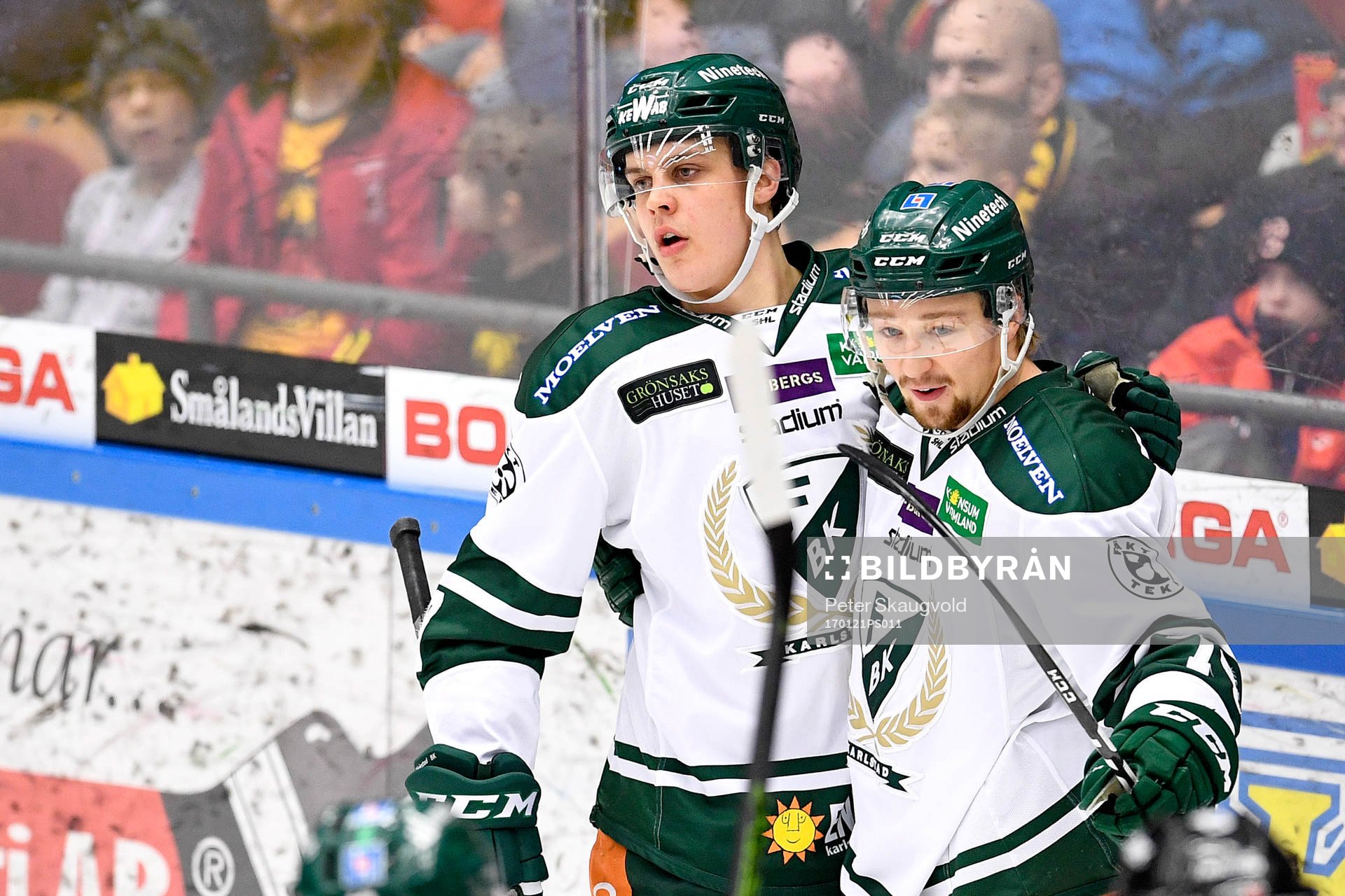 Färjestads Joel Eriksson Ek och Rasmus Asplund jublar