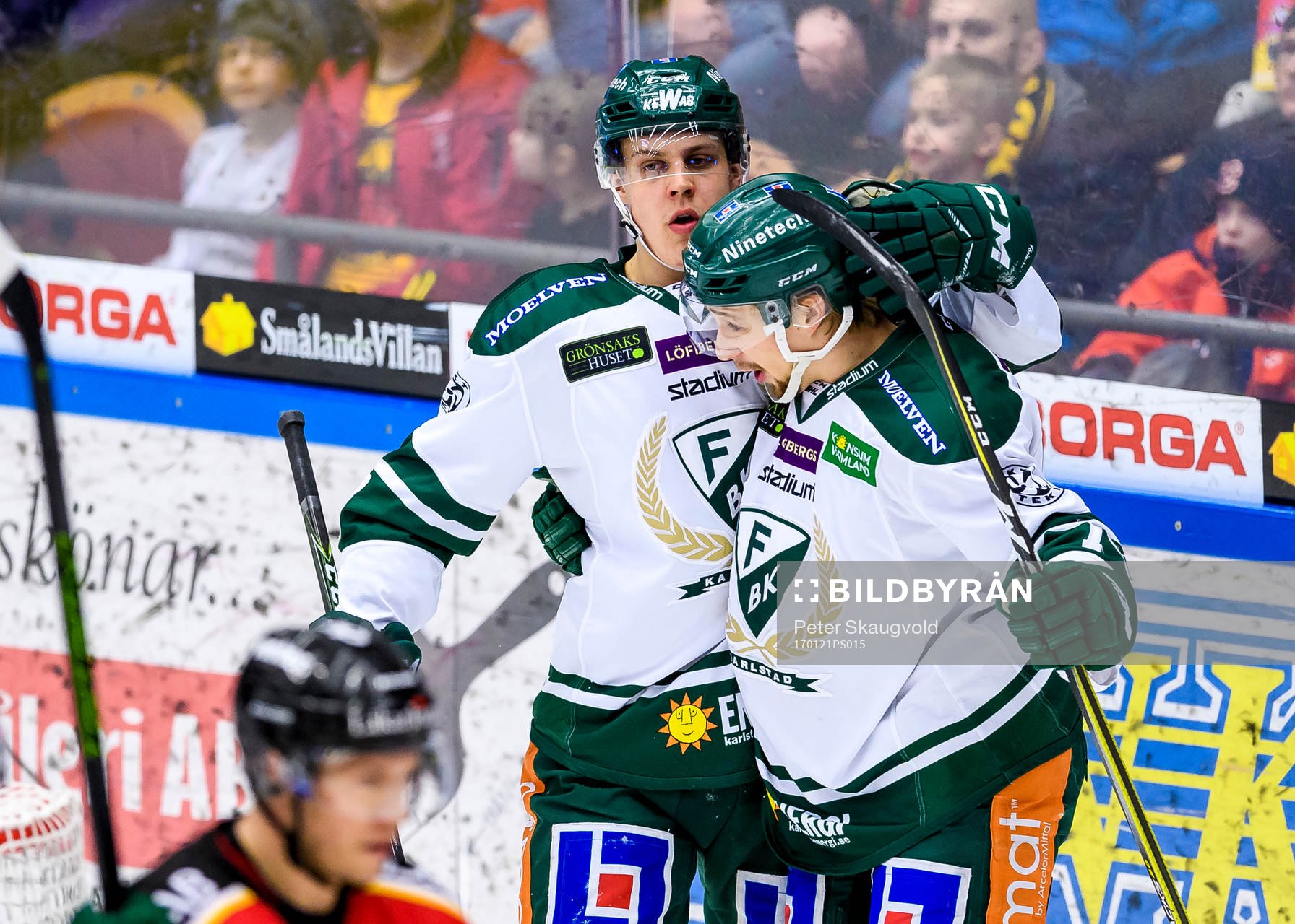 Färjestads Joel Eriksson Ek (v) jublar