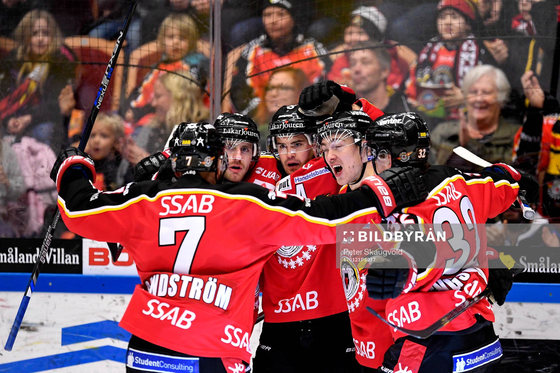 Luleås Kael Mouillierat jublar med lagkamrater