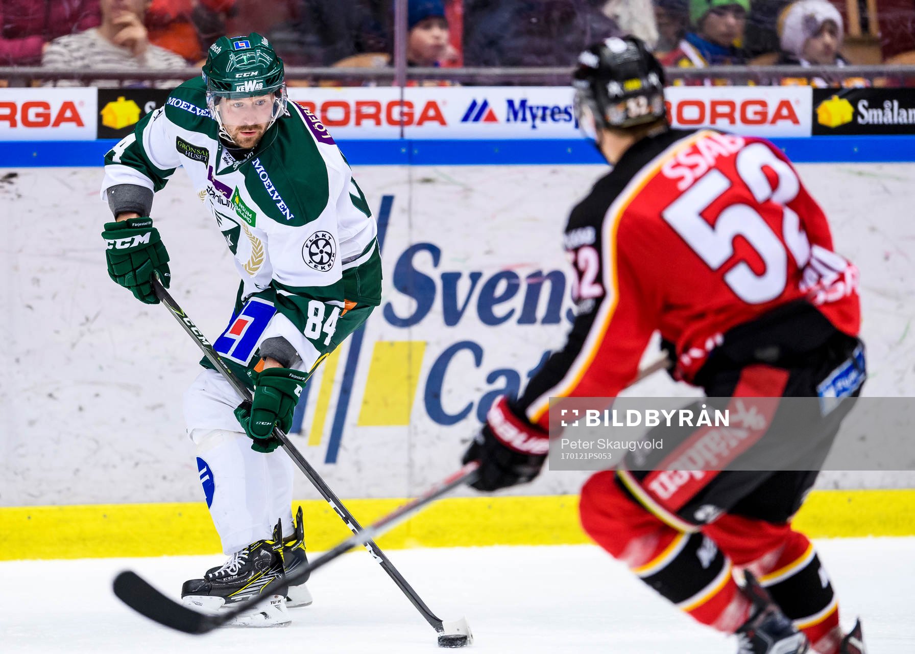 Färjestads Tomas Skogs med pucken