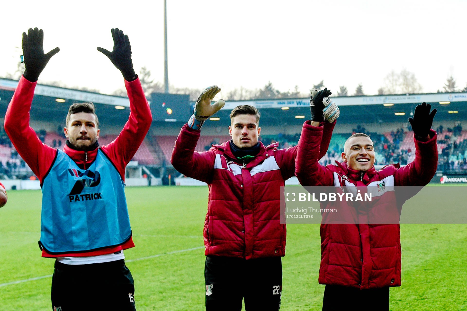 Nijmegens Ofosu, målvakt Joshua Smits och Jordan Larsson