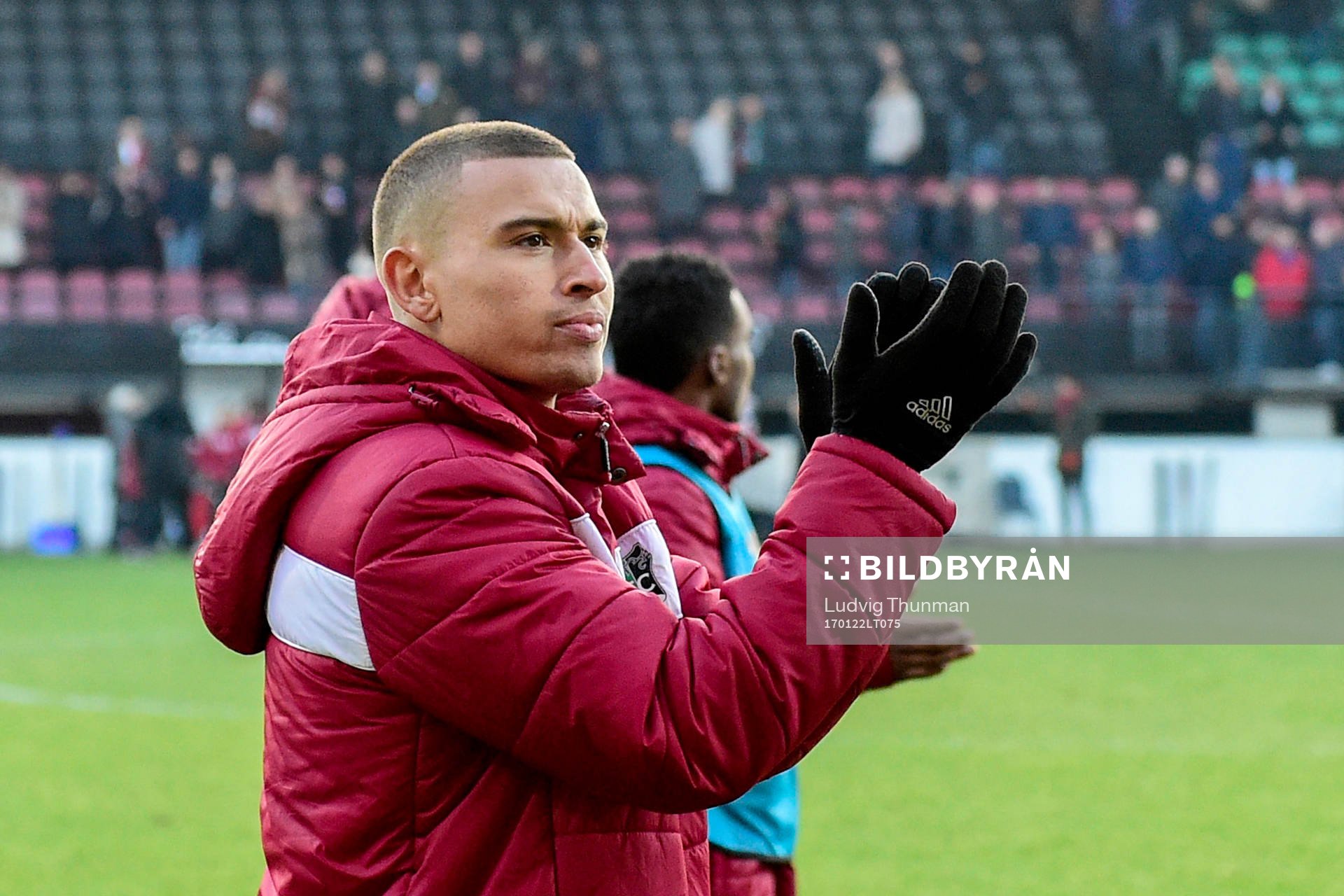 Nijmegens Jordan Larsson tackar publiken