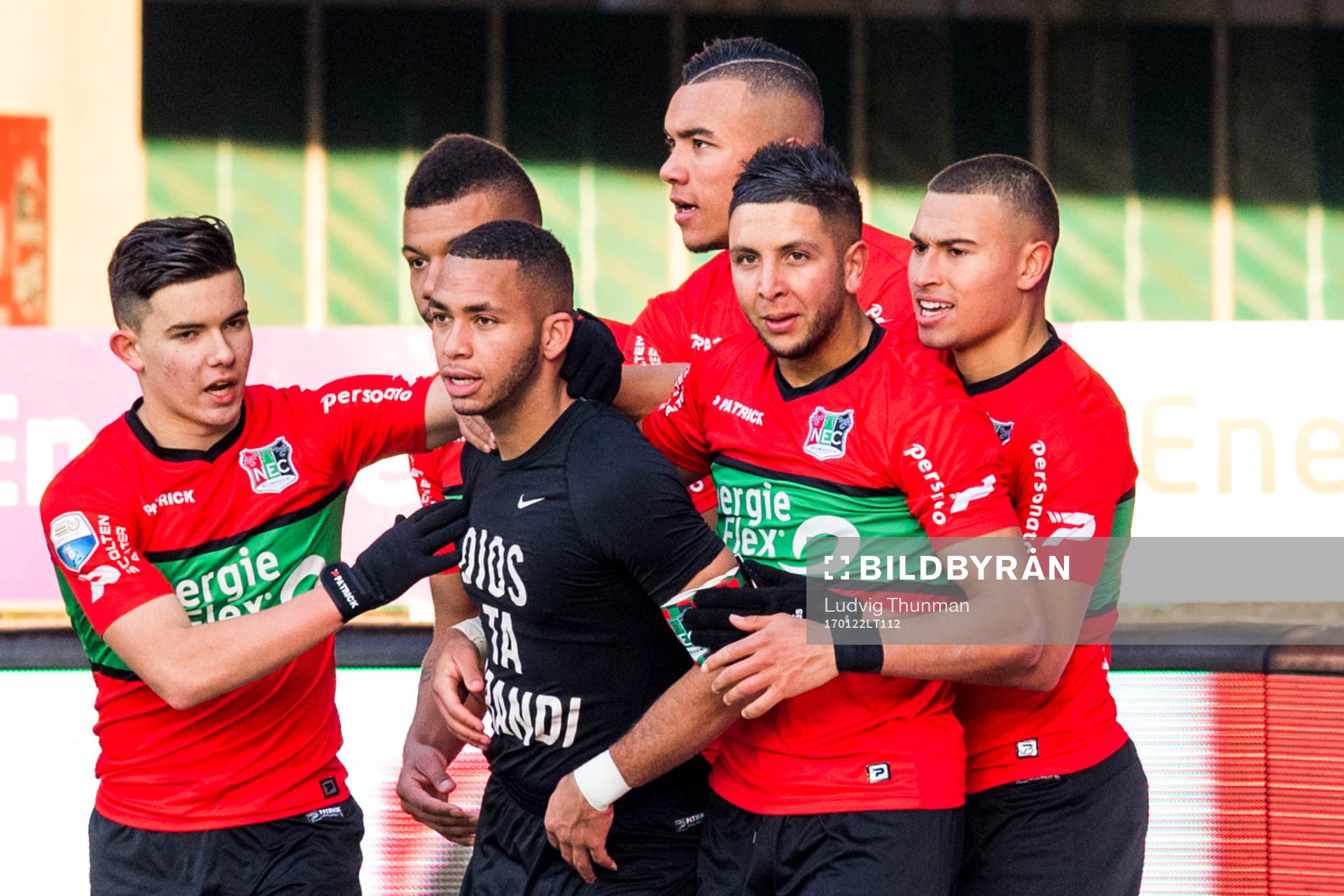 Nijmegens Reagy Ofosu jublar med lagkamrater efter 2-0 under fotbollsmatchen i Nederländska ligan den 22 januari 2017 i Nijmegen.