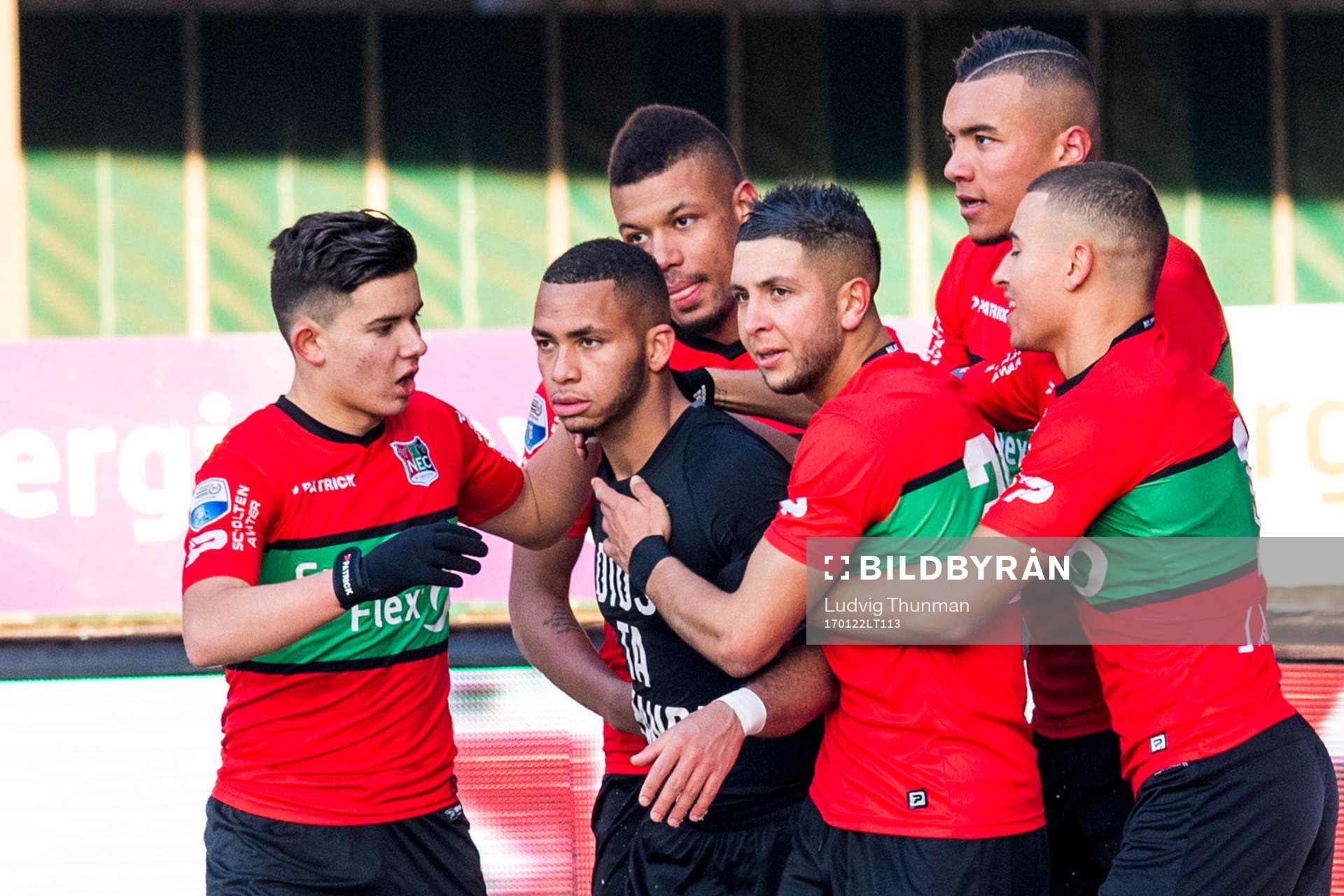 Nijmegens Reagy Ofosu jublar med lagkamrater efter 2-0 under fotbollsmatchen i Nederländska ligan den 22 januari 2017 i Nijmegen.