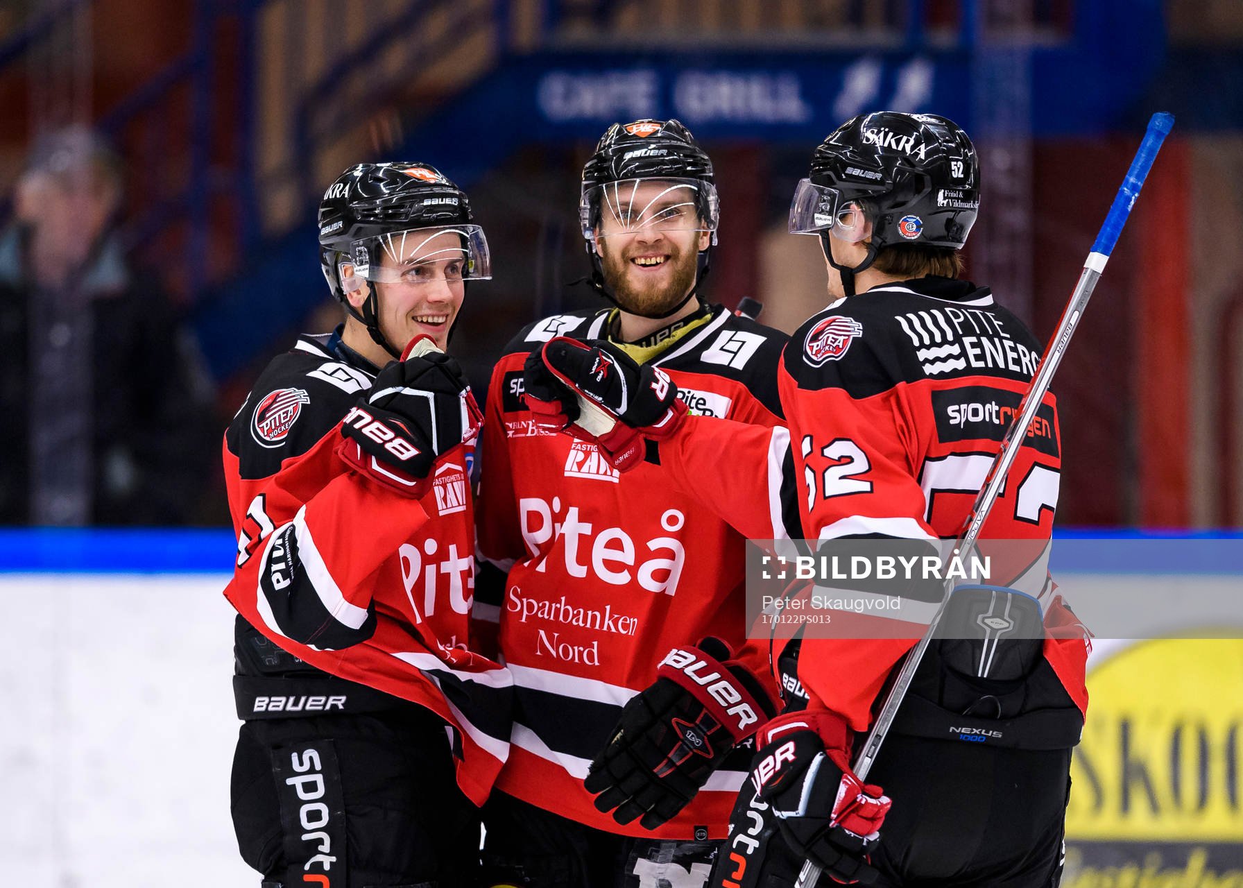 Piteås Marcus Sandström (v) jublar