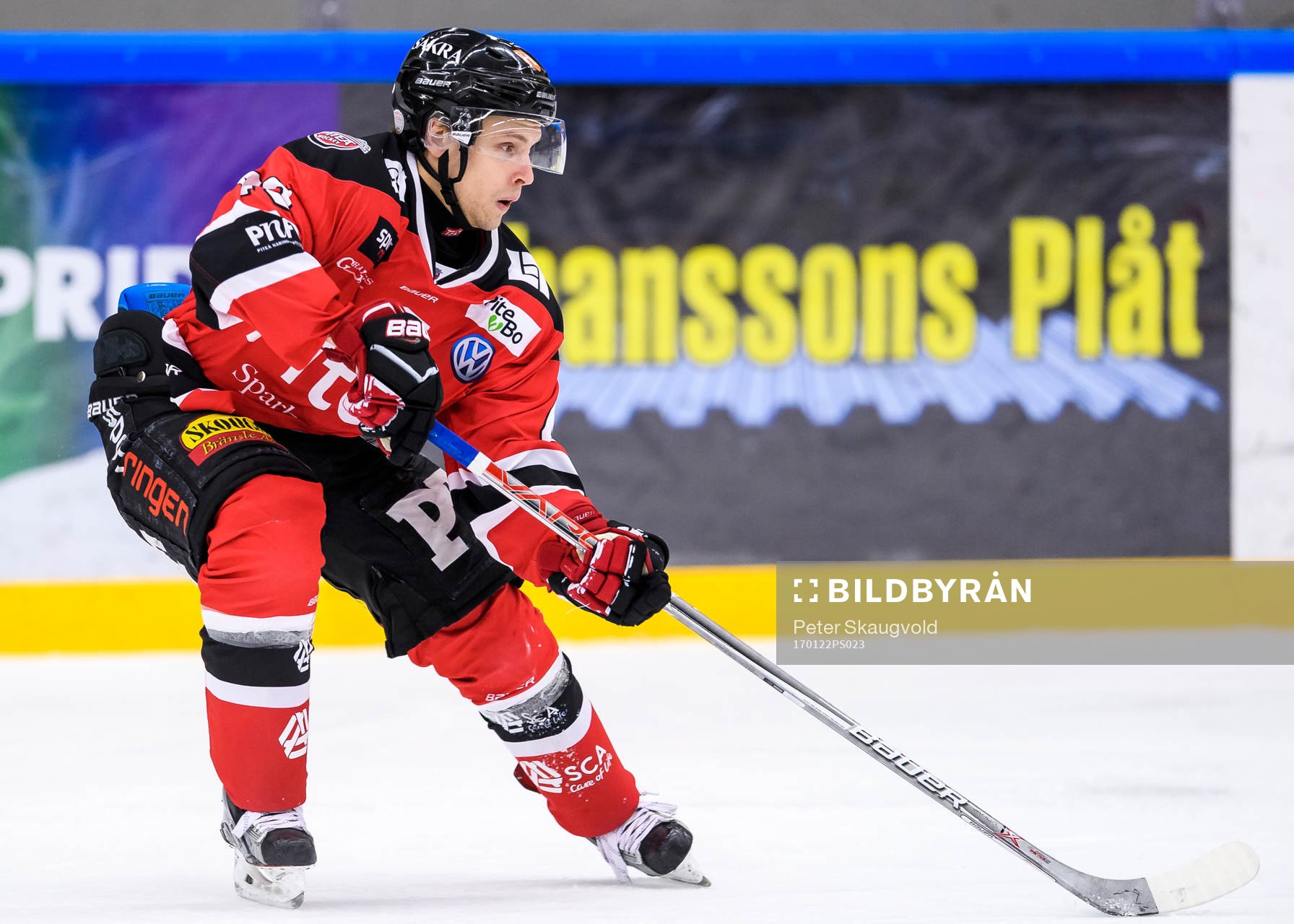 Piteås Magnus Isaksson med pucken