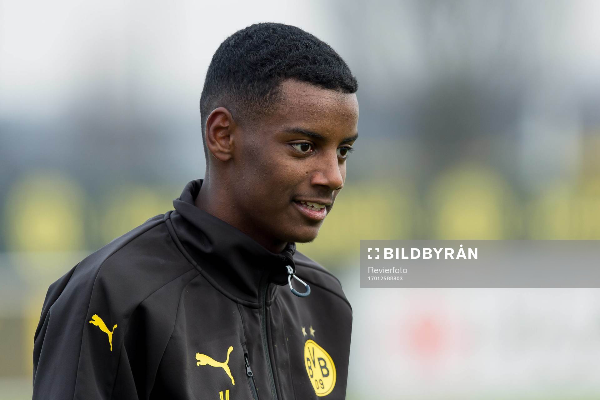  Dortmund, Germany 25.01.2017, Training BV Borussia Dortmund, BVB, Alexander Isak (BVB) lacht, lachen Dortmund Germany 25 01 2017 Training BV Borussia Dortmund Borussia Alexander Isak Borussia laughs Laughing 
© Bildbyrån - COP 194 - SWEDEN ONLY