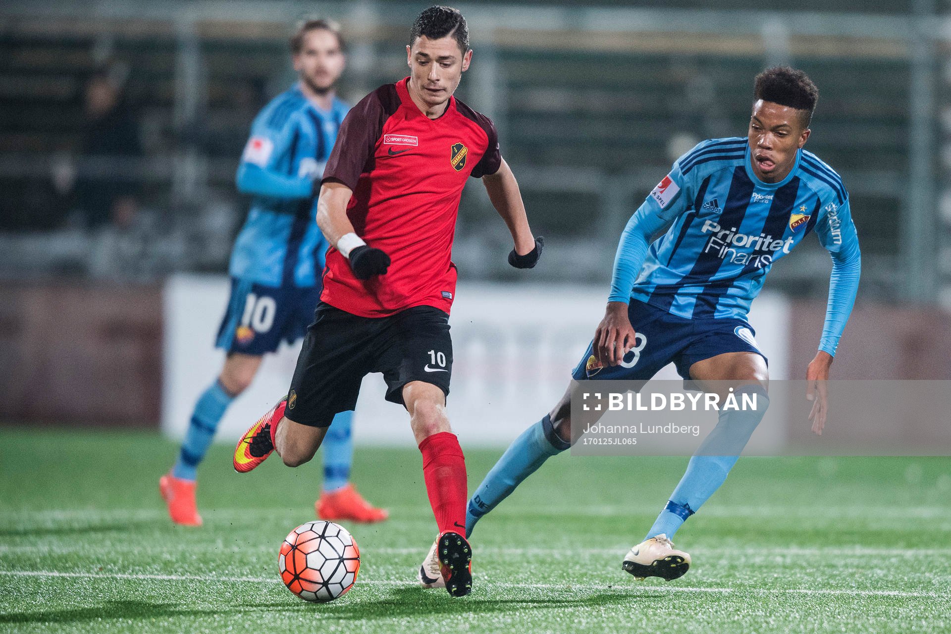 Vasalunds David Zlotnik och Djurgårdens Junior Zindoga