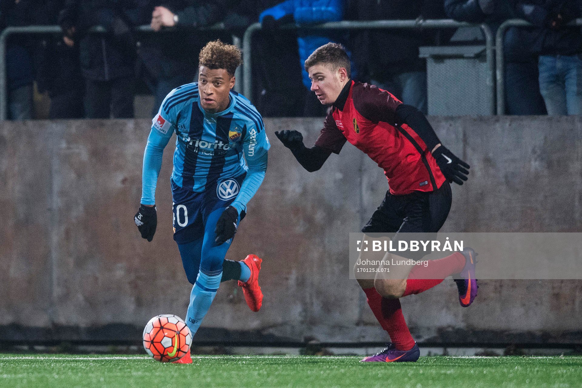 Djurgårdens Joseph Ceesay och Vasalunds Kevin Jenee