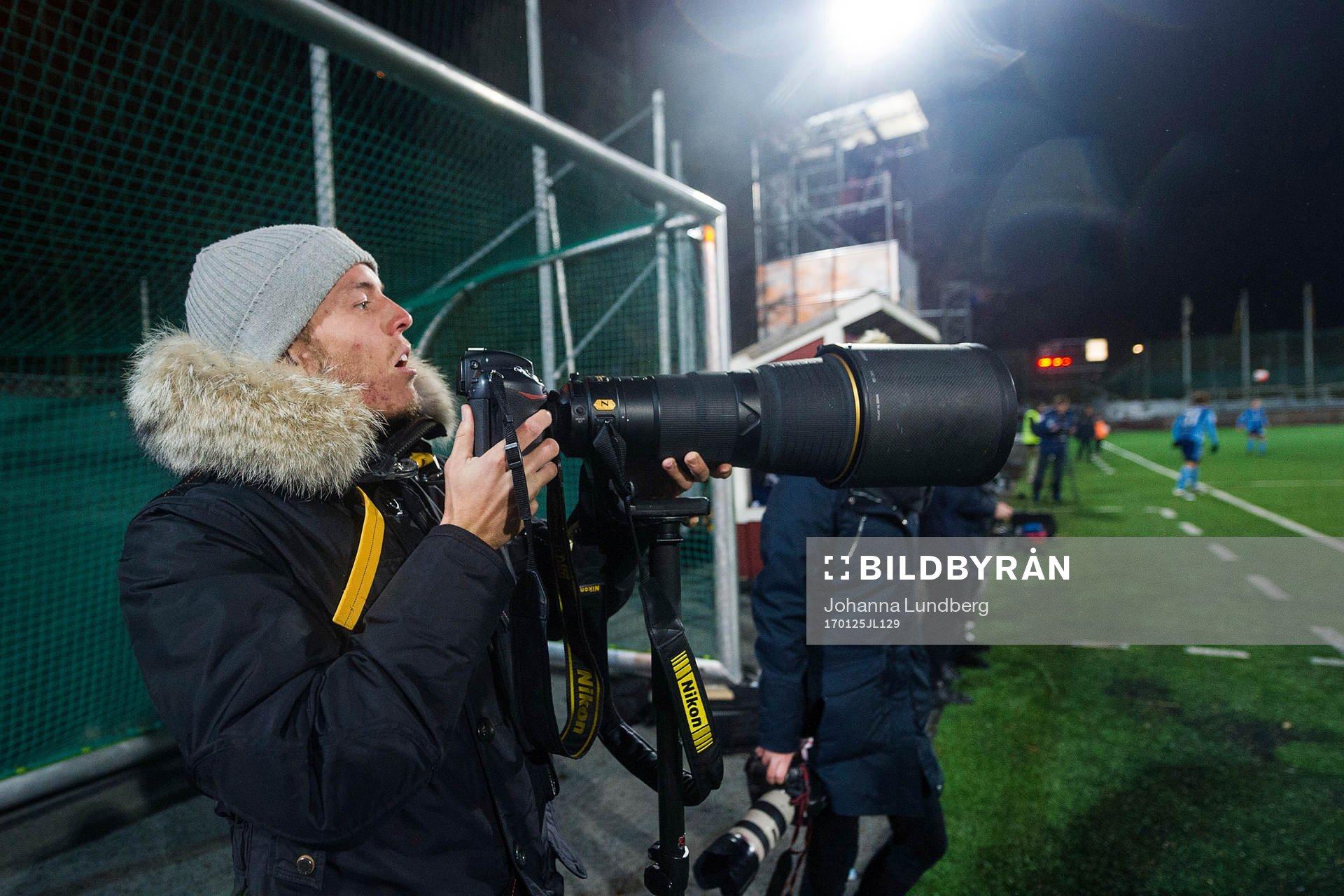 Djurgårdens Kerim Mrabti lånar en kamera