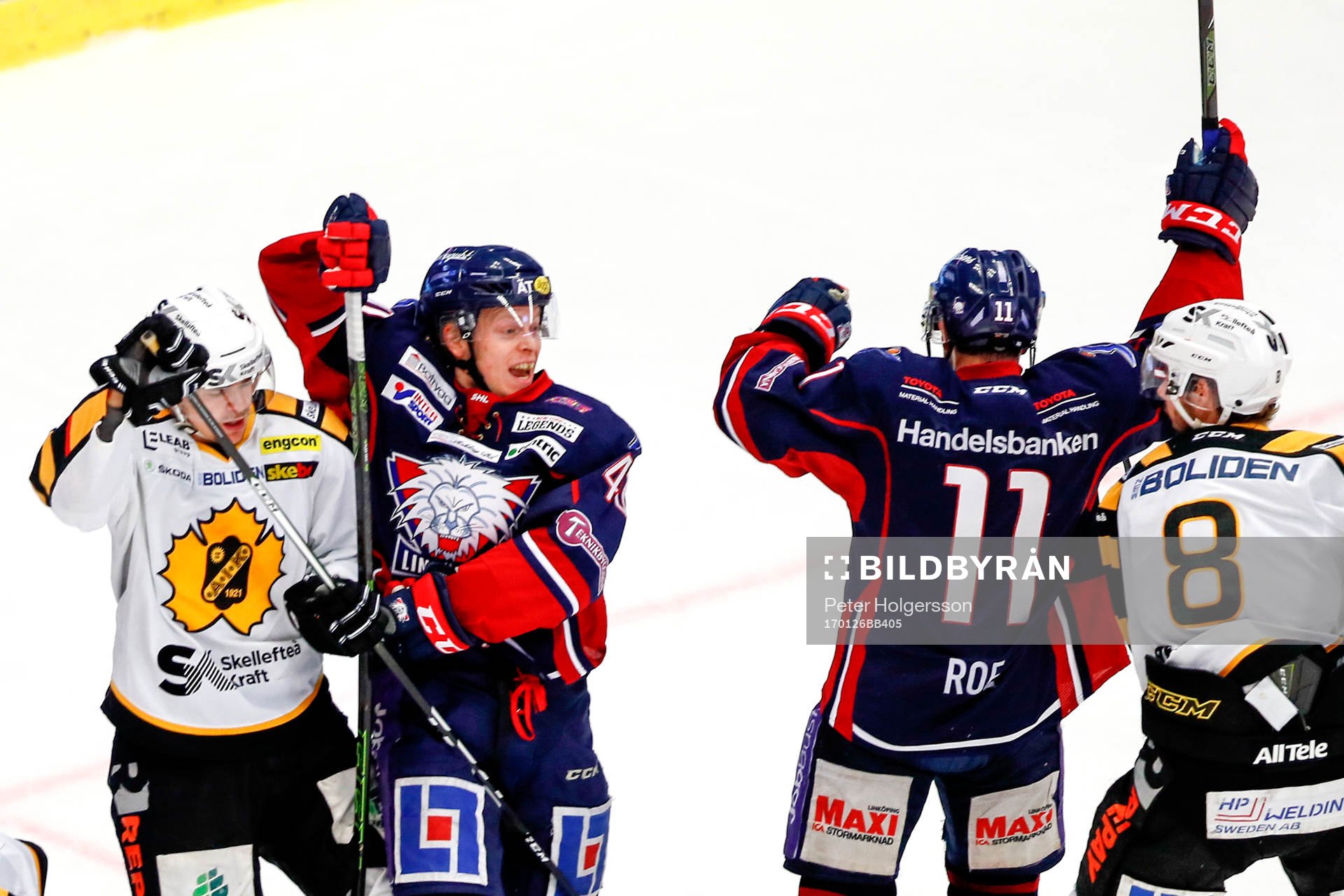 Linköpings Ken André Olimb och Garret Roe jublar