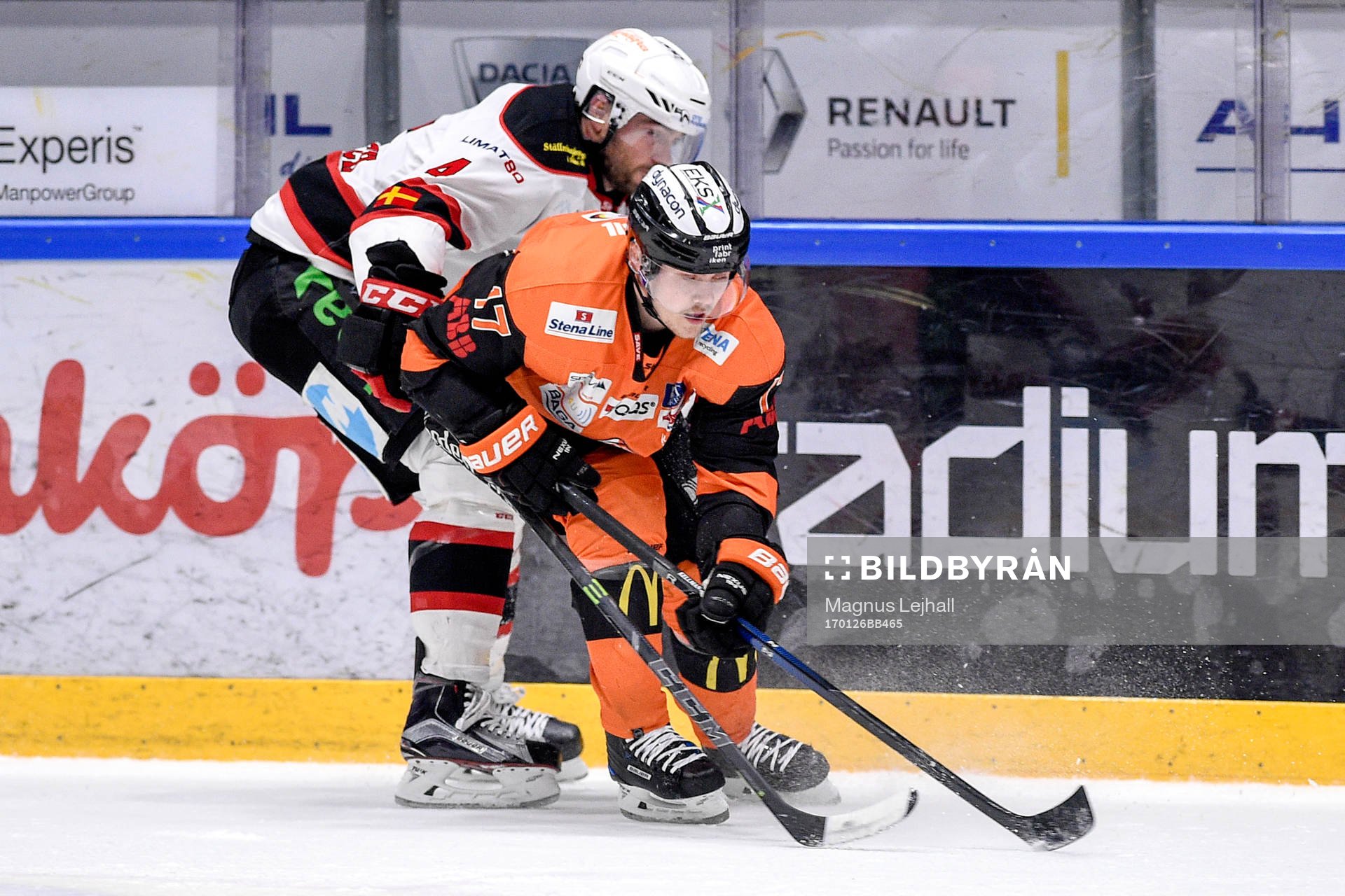 Malmö Redhawks Noah Welch och Karlskronas Joel Kellman