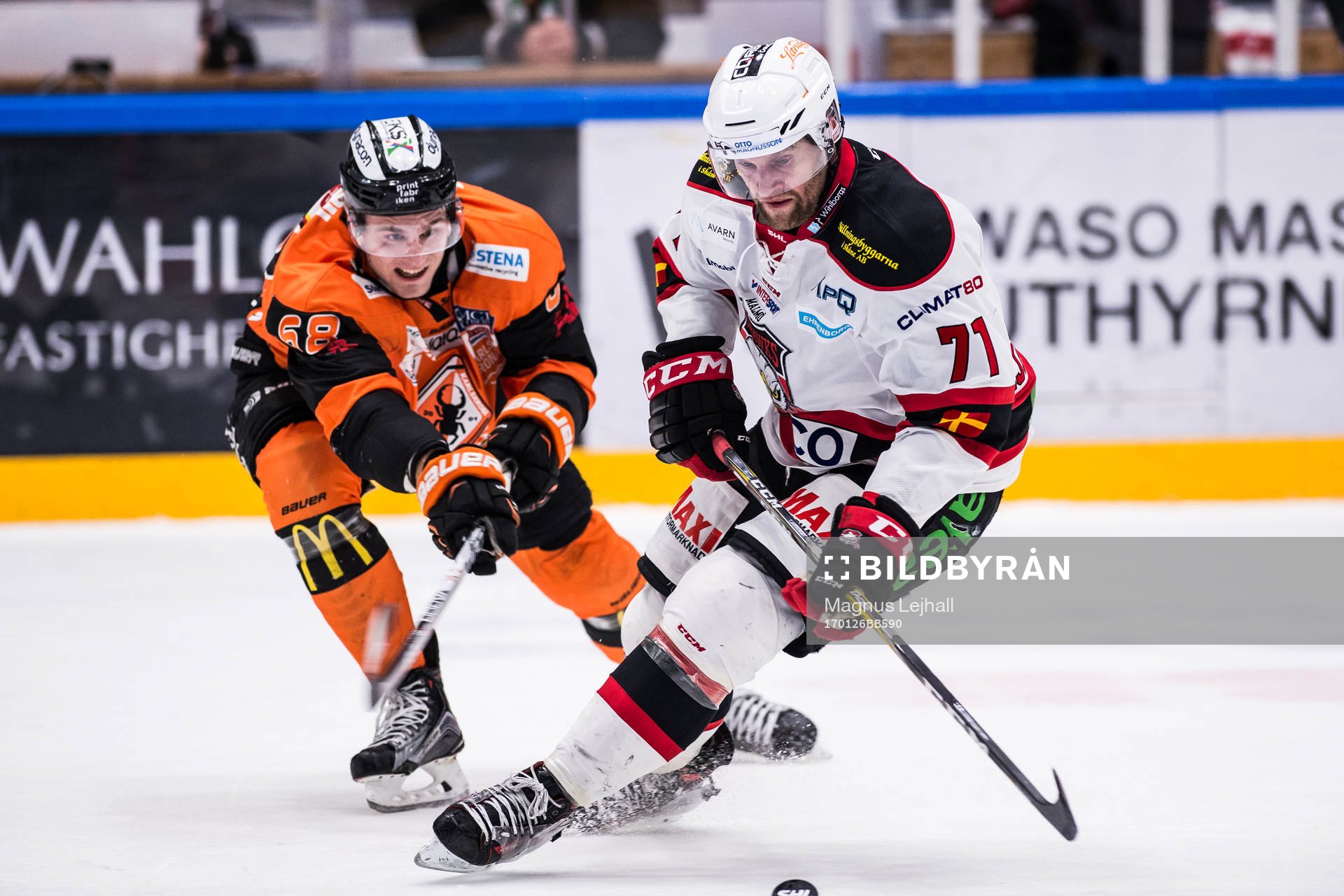 Karlskronas Daniel Gunnarsson  och Malmö Redhawks Mathias