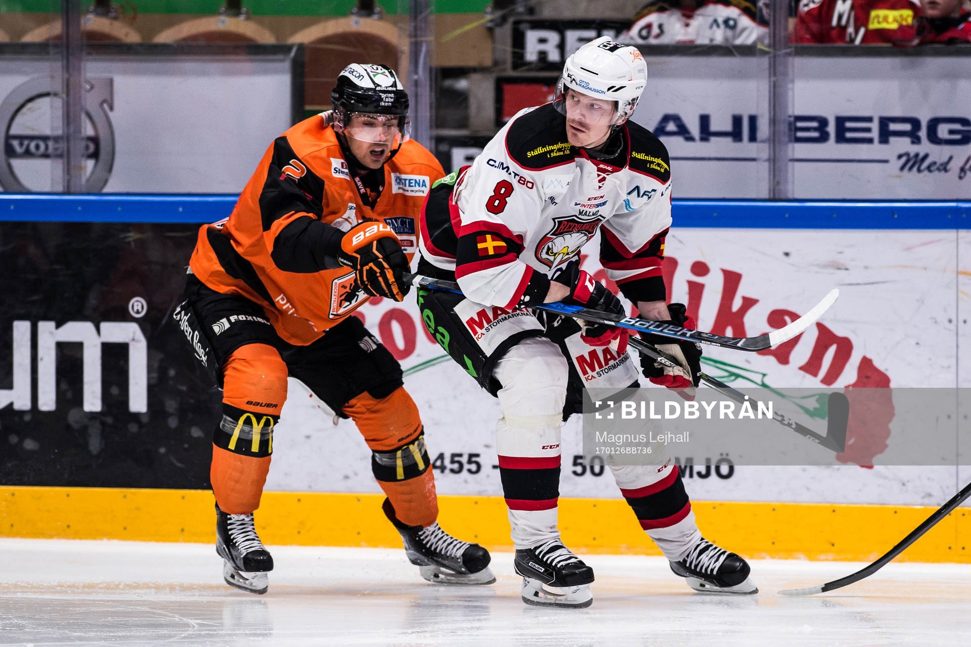 Karlskronas Robin Gartner och Malmö Redhawks Lars Bryggman