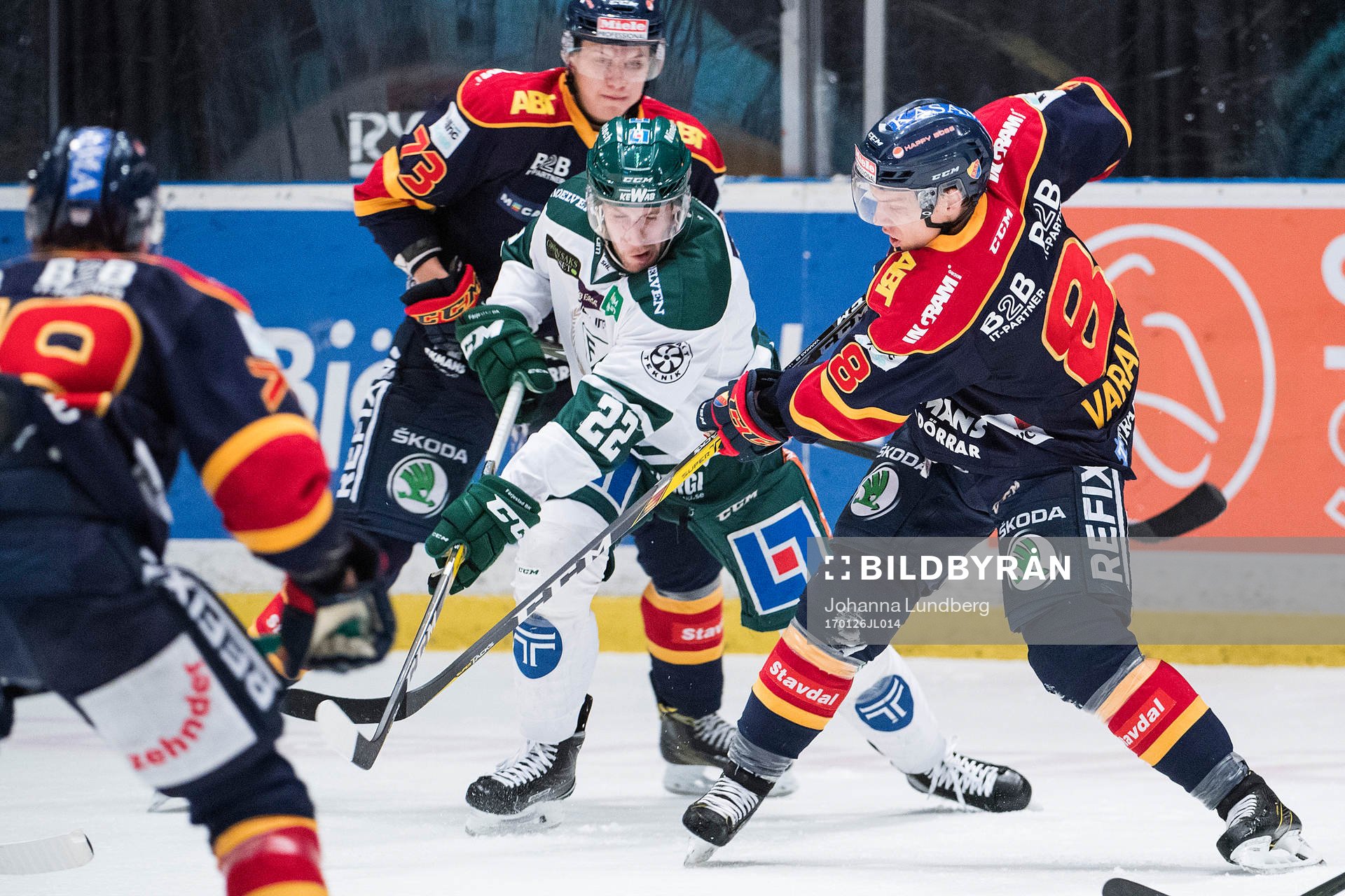Färjestads Per Åslund mot Djurgårdens Ville Varakas