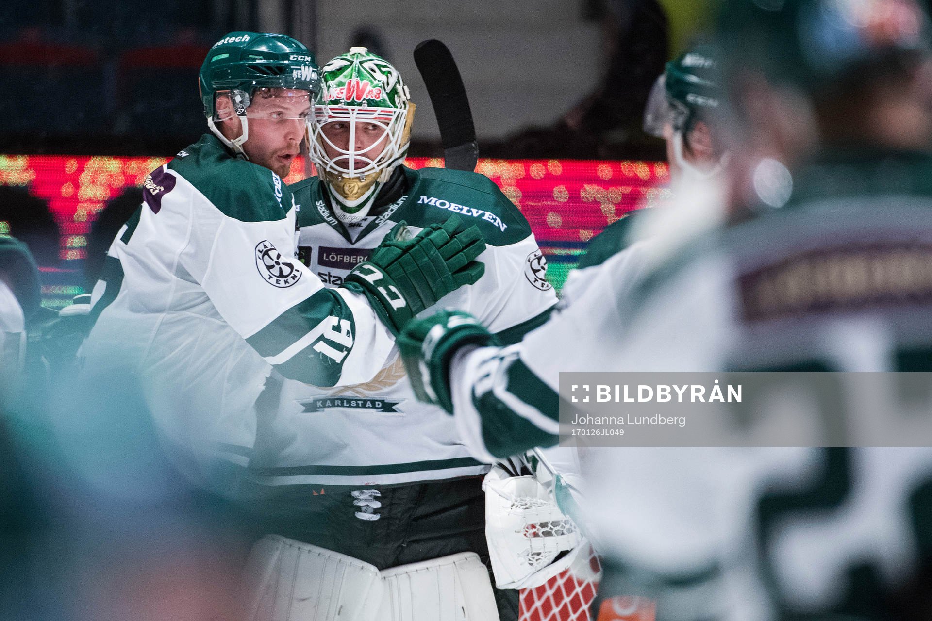 Färjestads Alexander Johansson och målvakt Lars Haugen