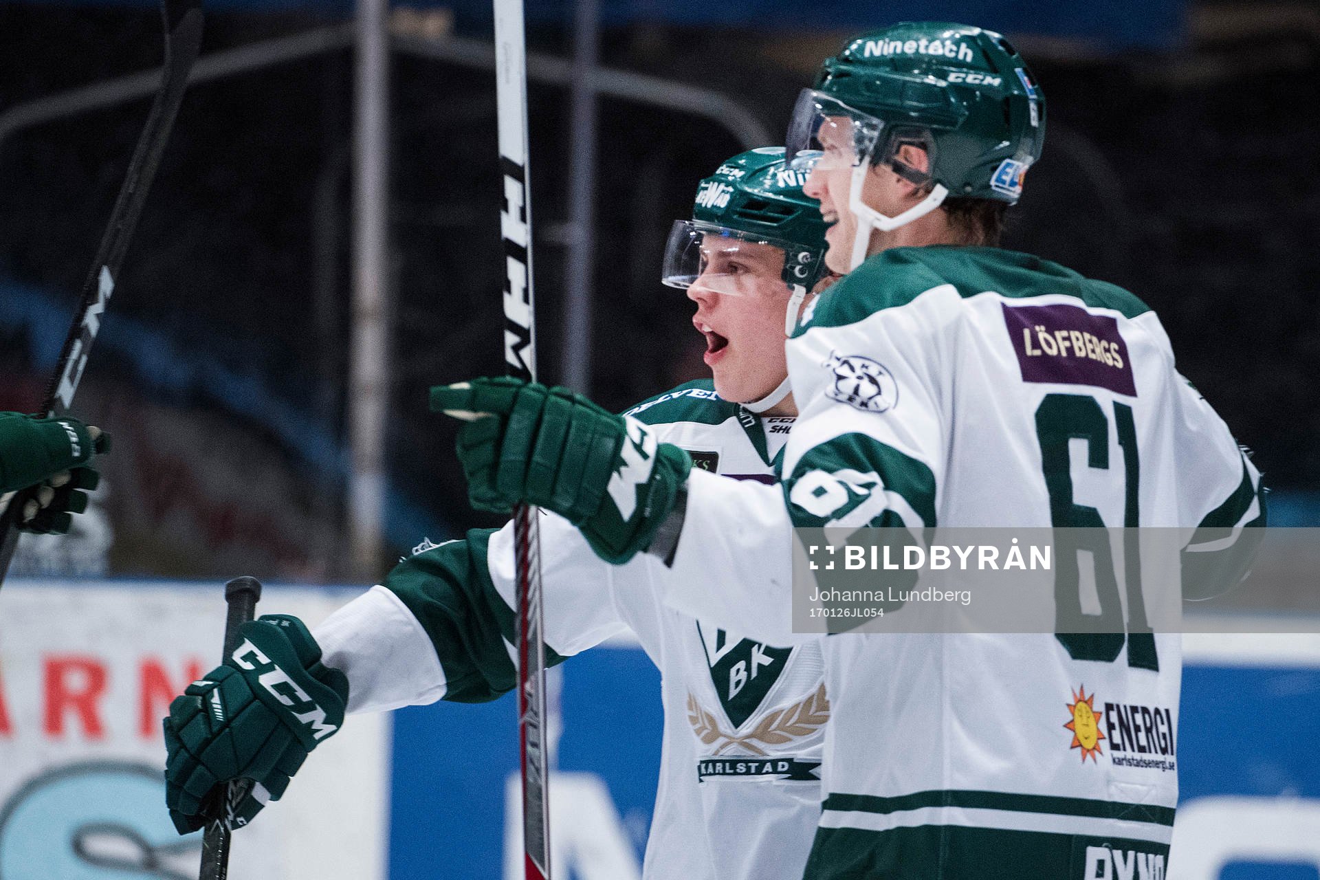 Färjestads Joel Eriksson Ek och Johan Ryno jublar