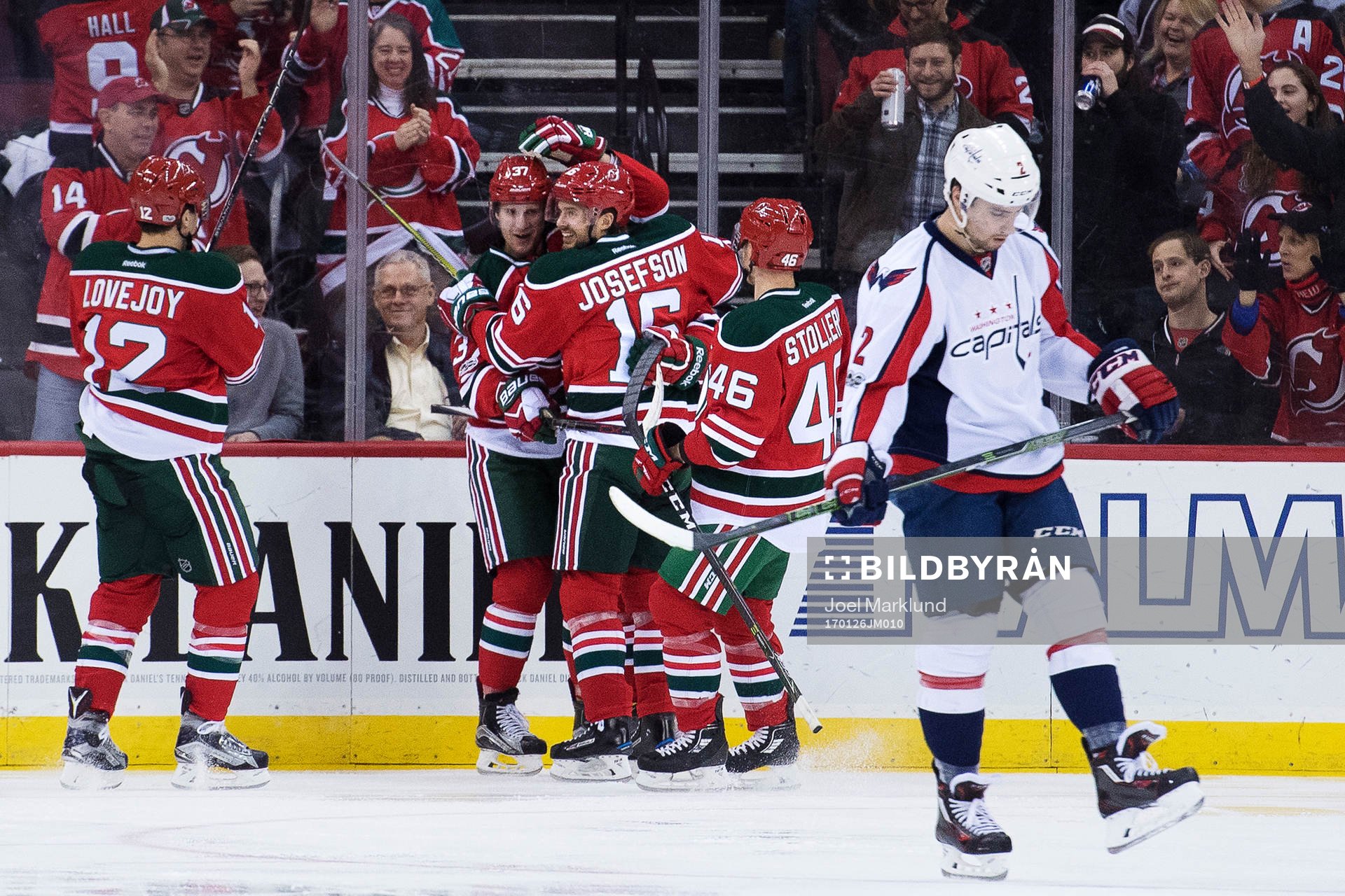 Devils Ben Lovejoy, Pavel Zacha, Jacob Josefsson och Karl