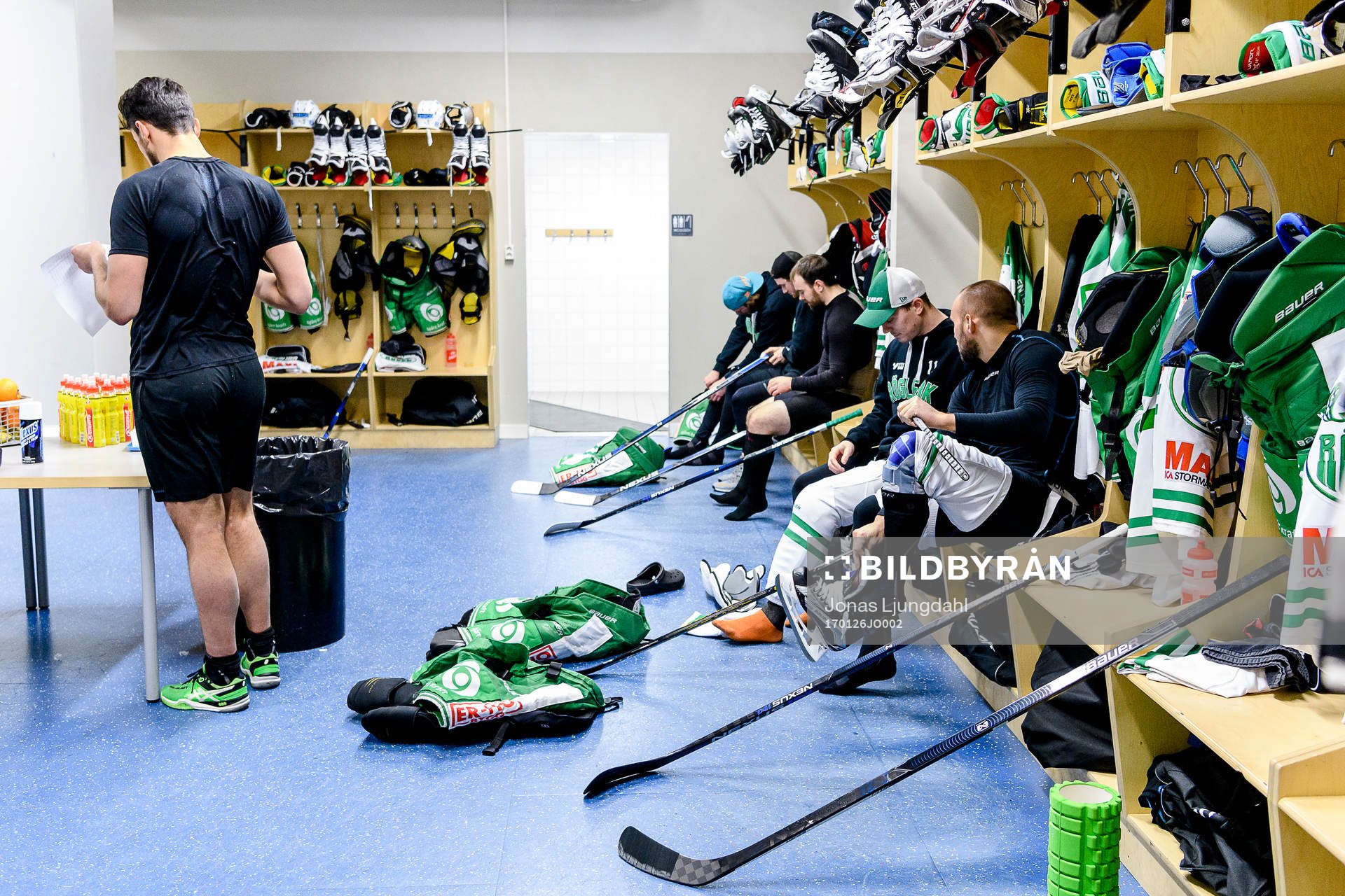 Rögles omklädningsrum före ishockeymatchen i SHL mellan