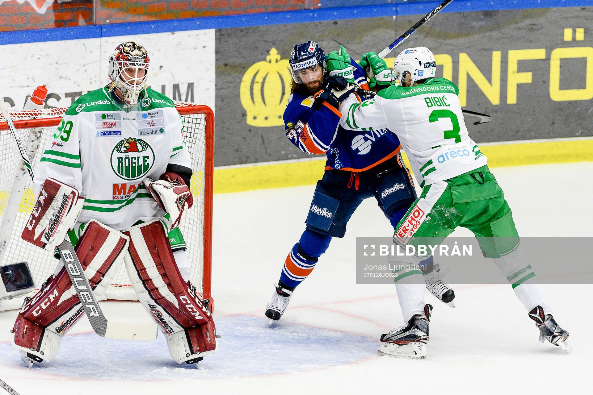 Kamp mellan Växjös Ville Leino och Rögles Almen Bibic