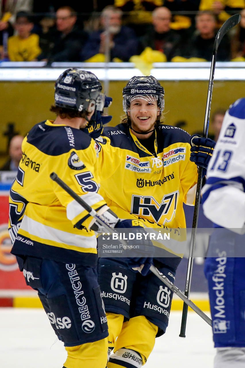 s Adam Almquist och Niklas Hansson jublar
