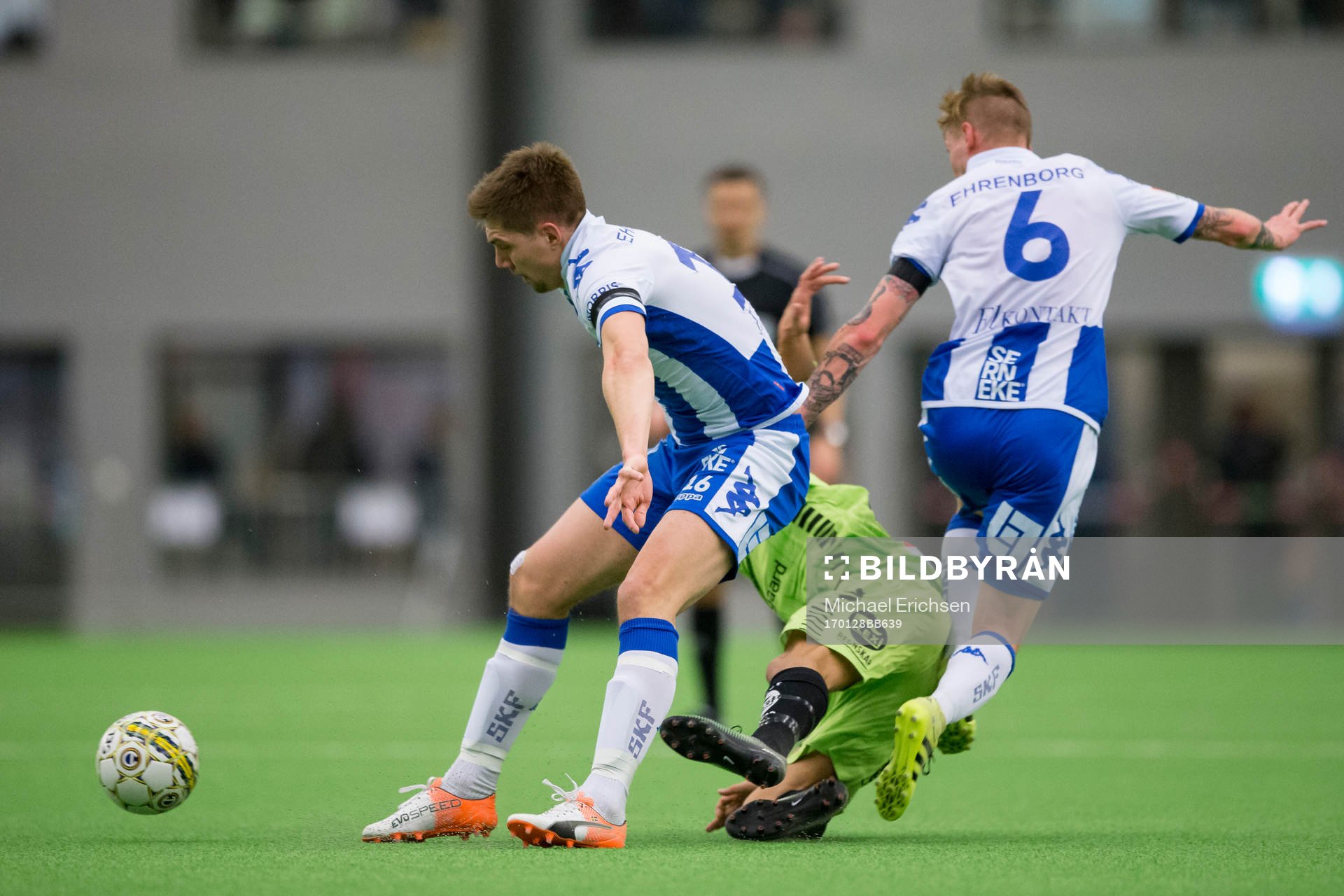 IFK Göteborgs Mikael Boman och Sebastian Eriksson fäller en Sarpsborgs spelare under en träningsmatch i fotboll mellan IFK Göteborg och Sarpsborg den 28 januari 2017 i Göteborg.