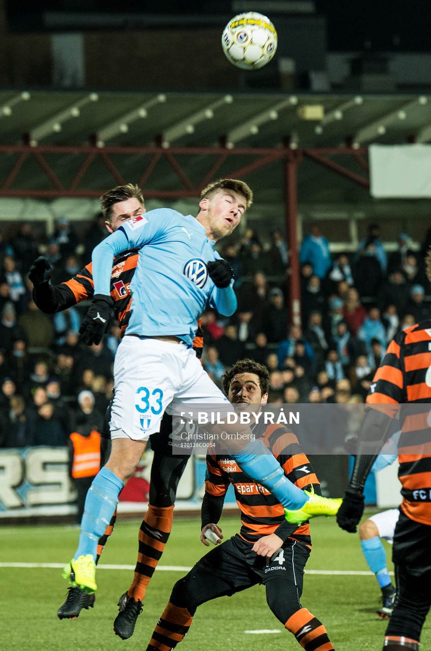 Malmö FFs Teddy Bergqvist i höjdduell