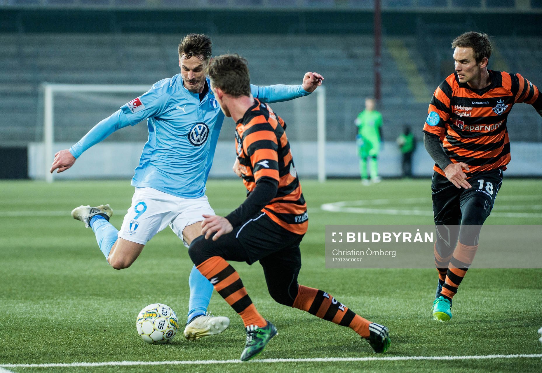 Malmö FFs Markus Rosenberg mot Helsingørs Nicholas