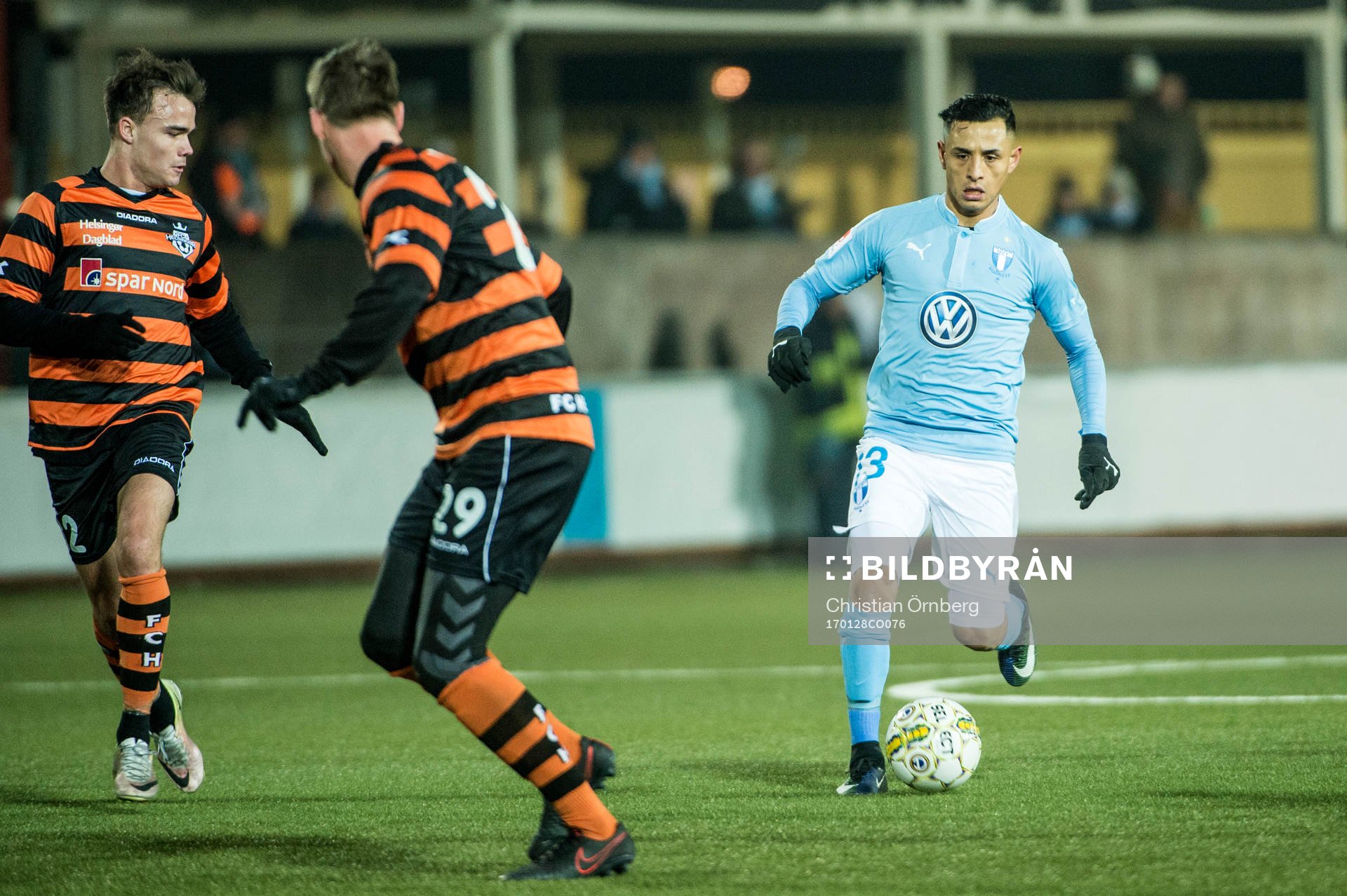 Malmö FFs Yoshimar Yotún mot Helsingørs Johannes Ritter